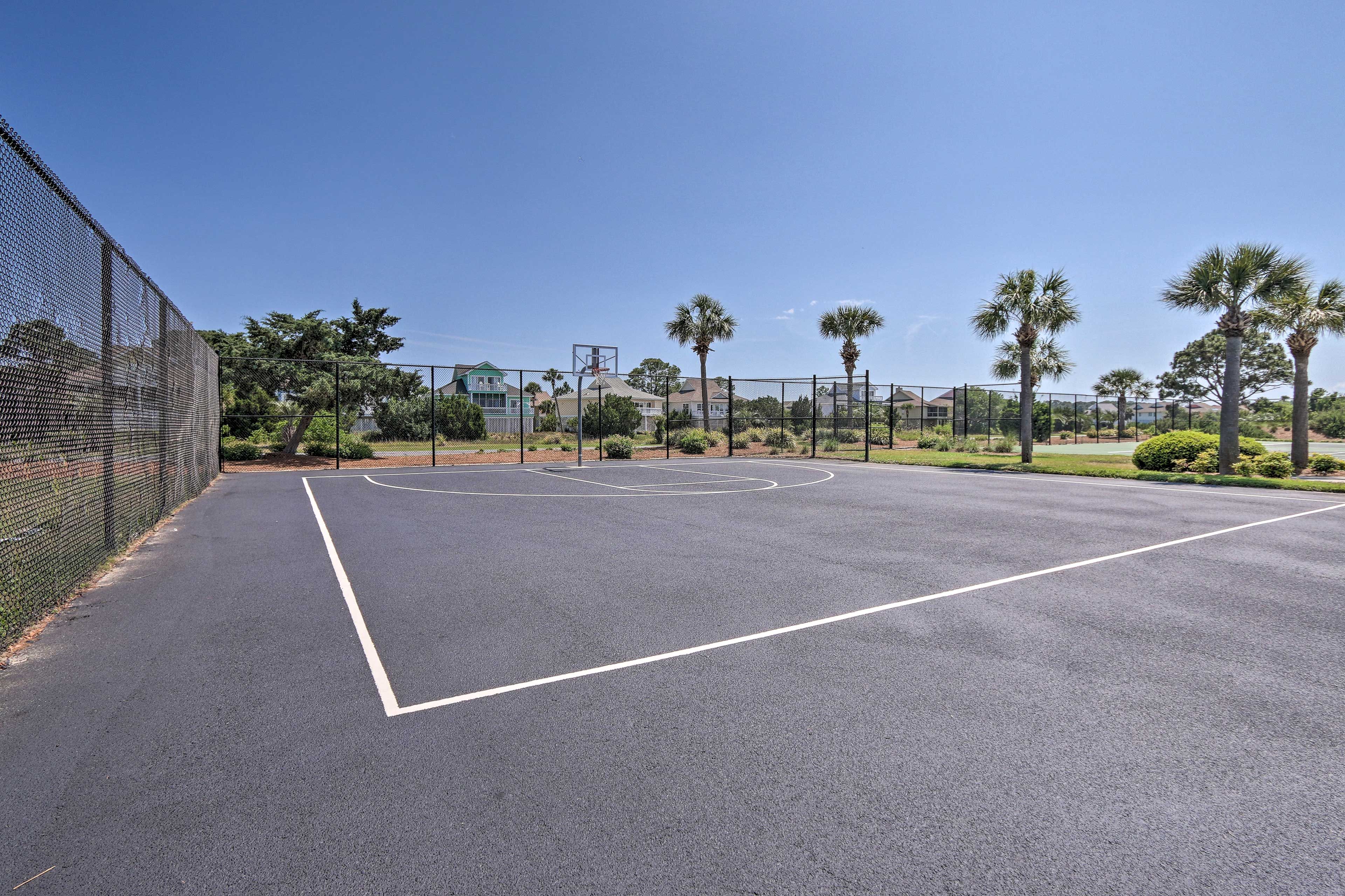 Community Amenities | Basketball Courts