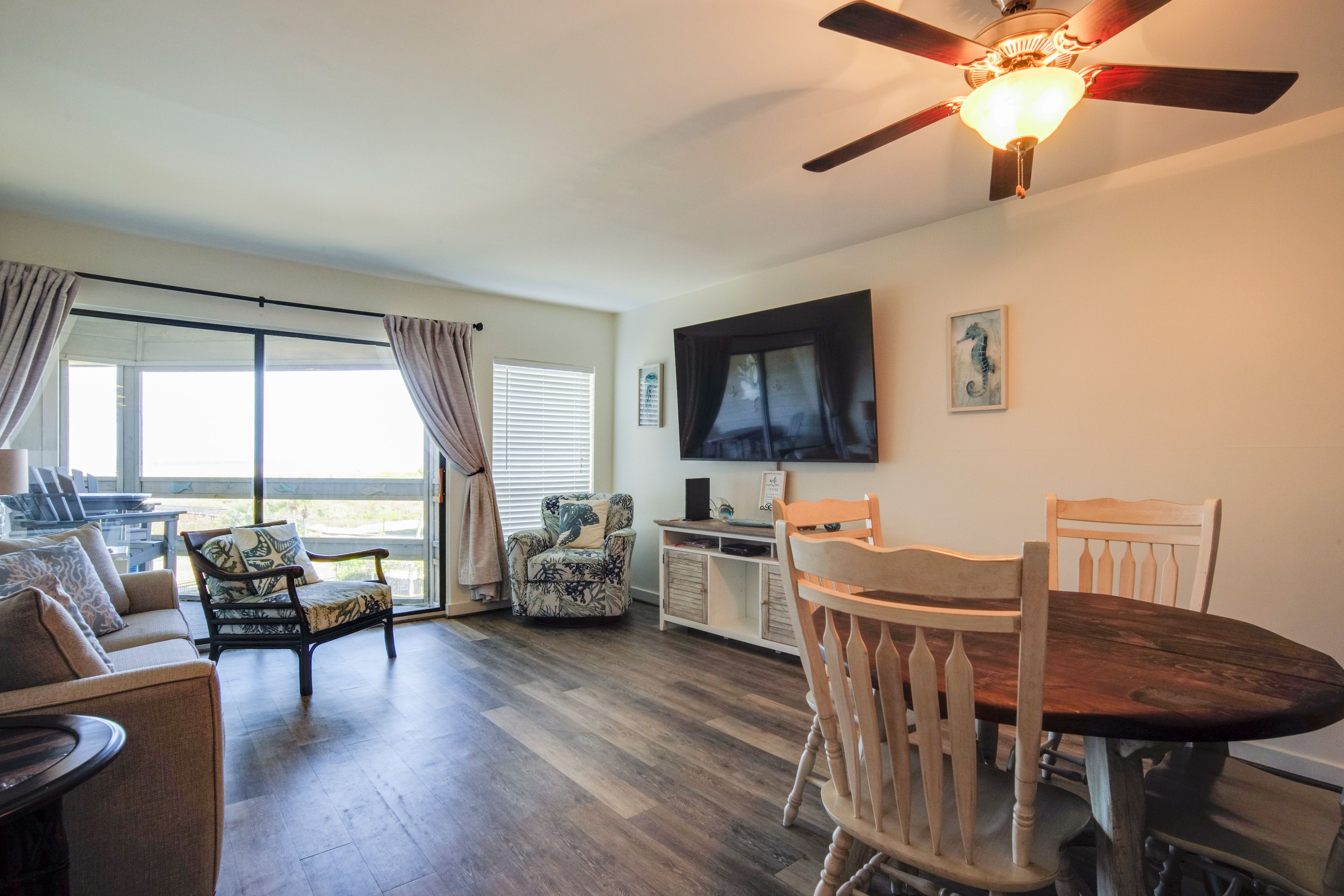 Dining Area | Dishware Provided | Central Heat & A/C