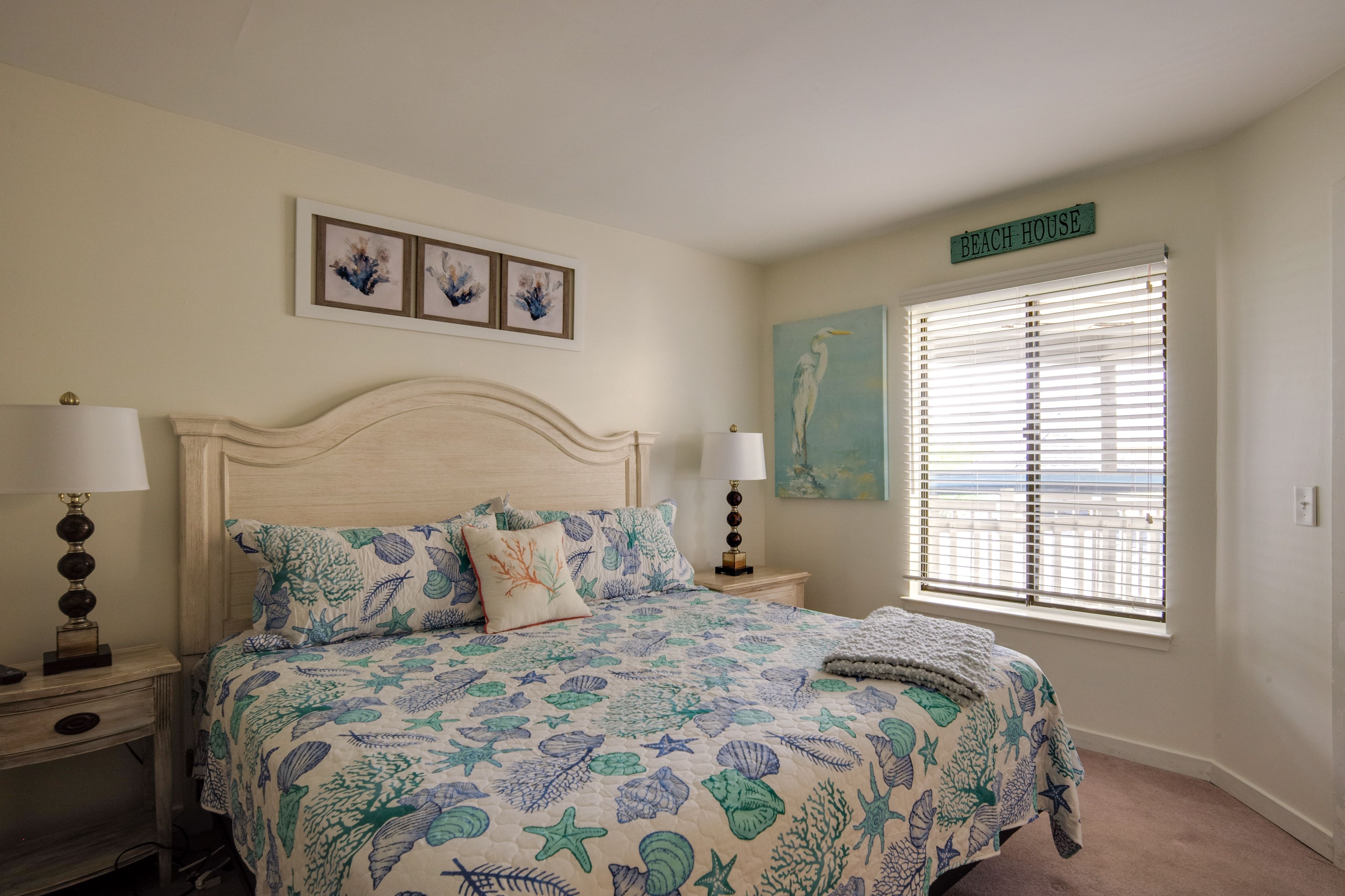 Bedroom | Queen Bed | Linens Provided | En-Suite Bathroom