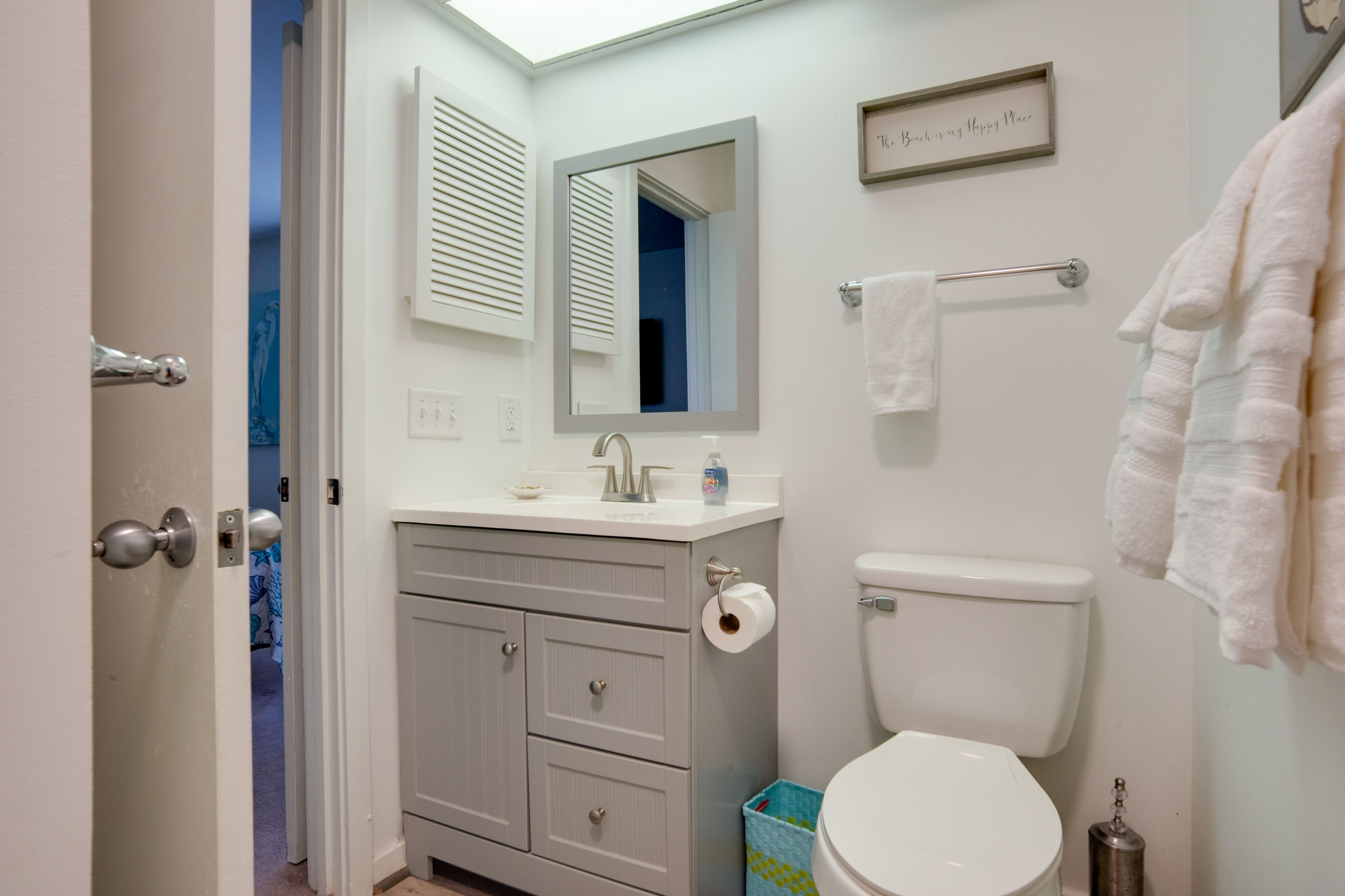 Full Bathroom | Towels Provided