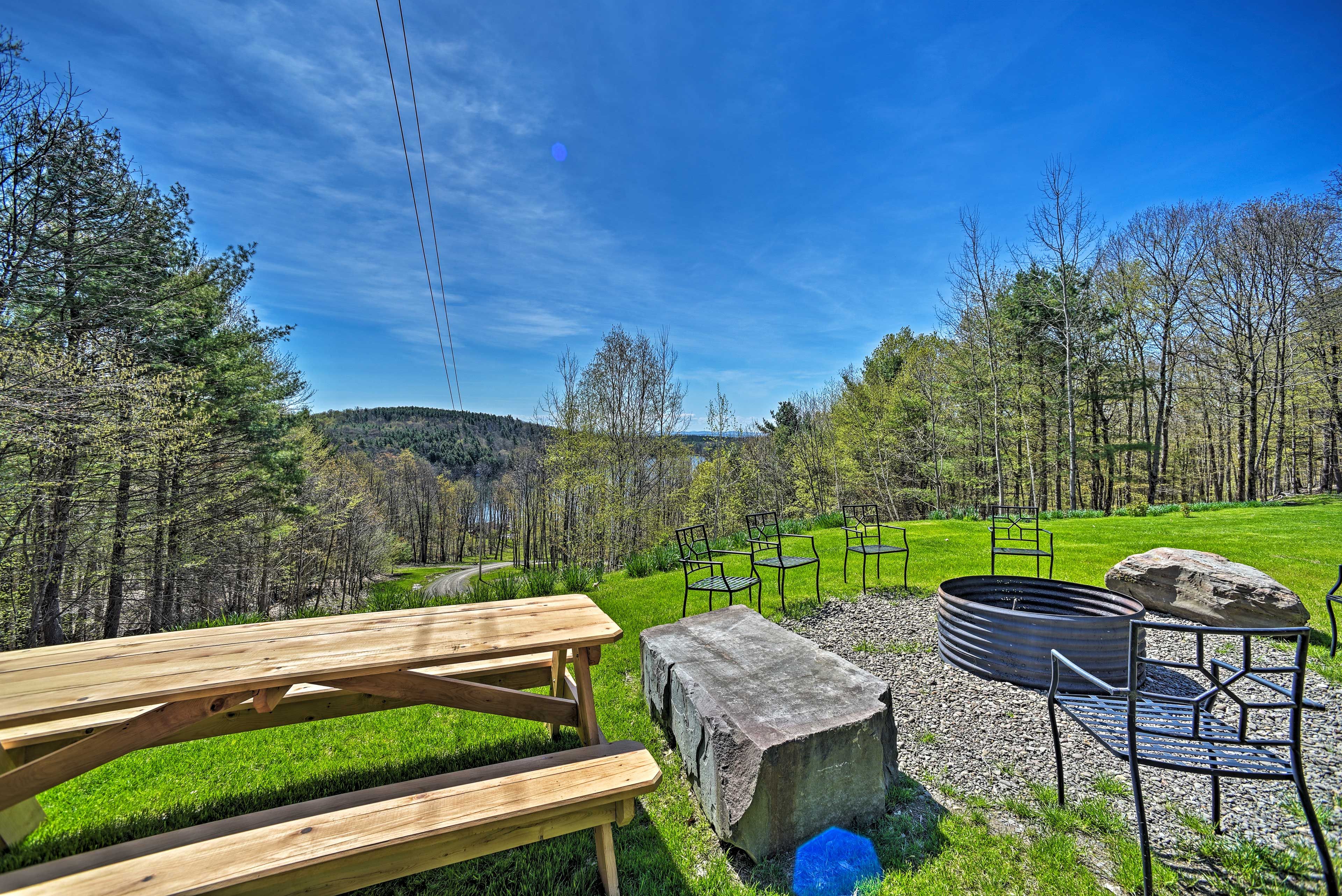 Property Exterior | Fire Pit | Gas Grill | Lake View