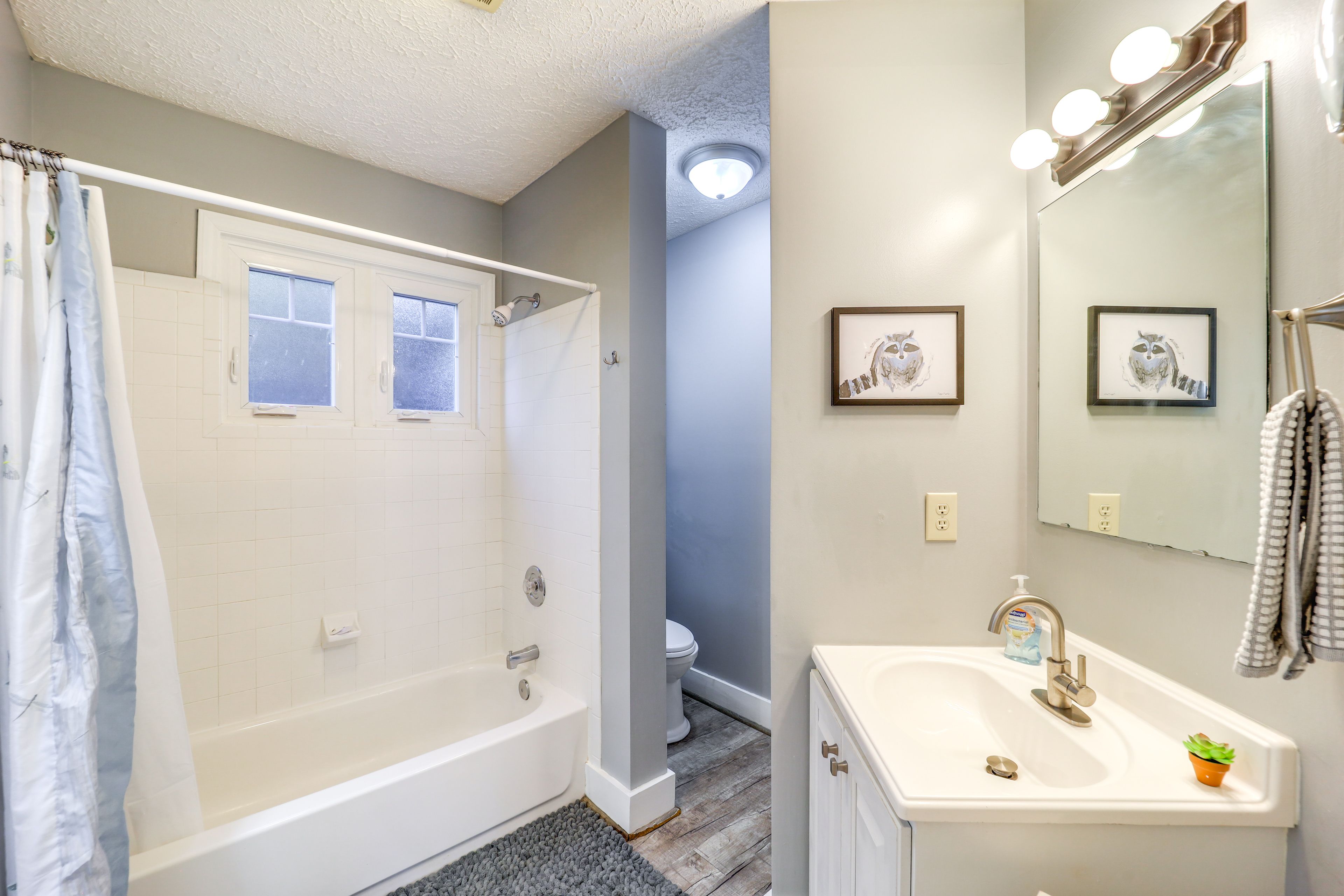 Full Bathroom