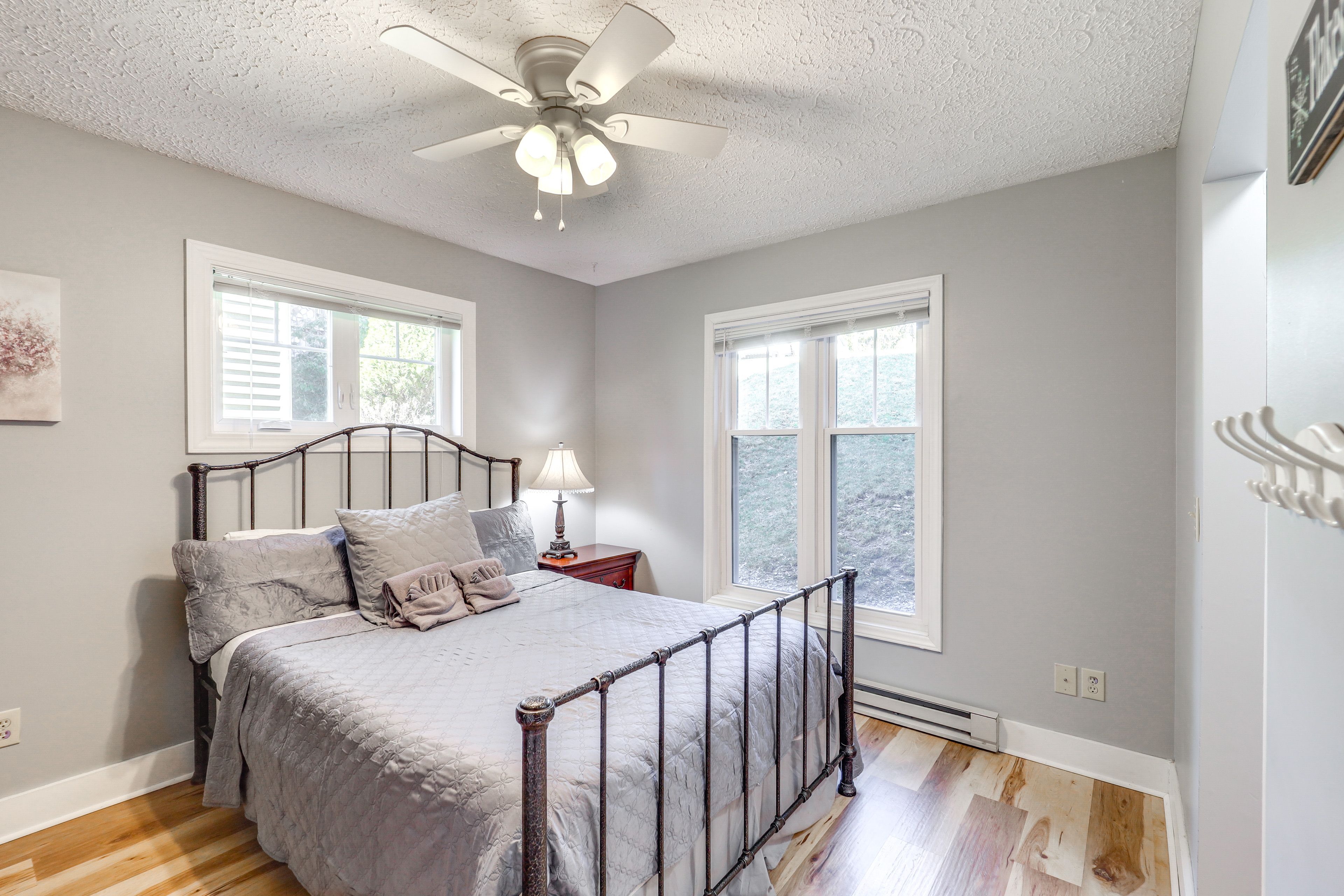 Bedroom 2 | Queen Bed