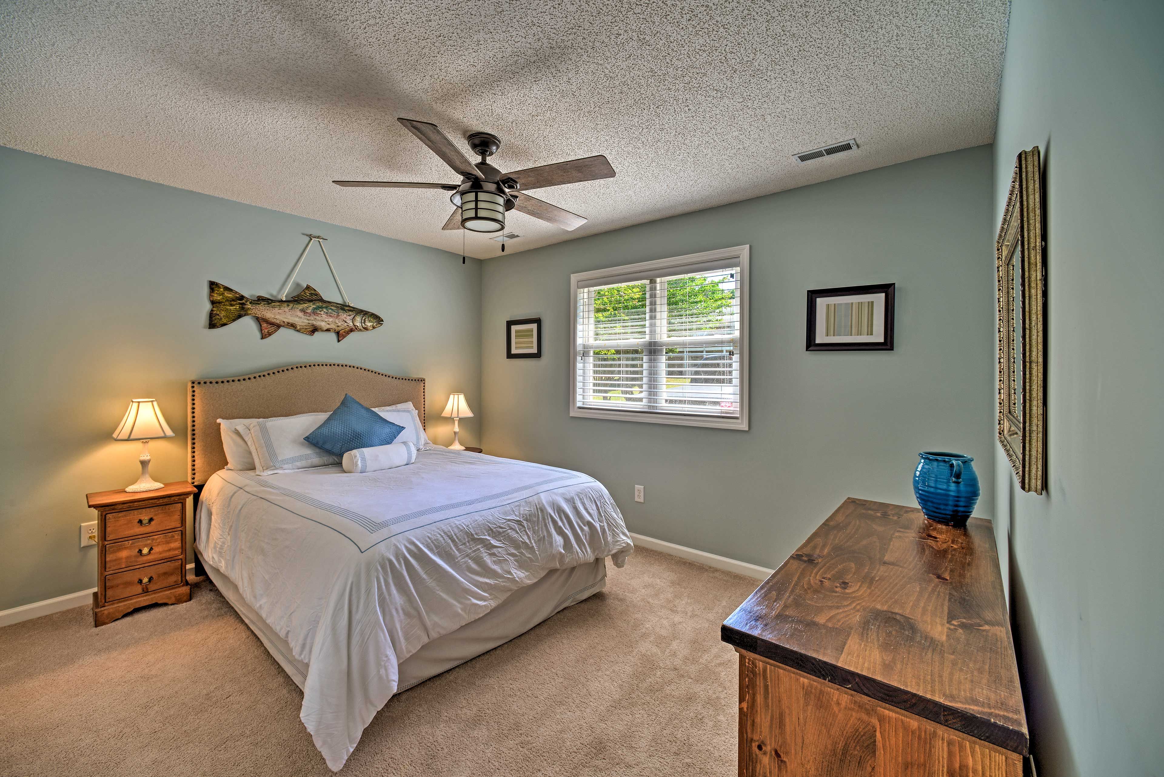 Bedroom 2 | Queen Bed