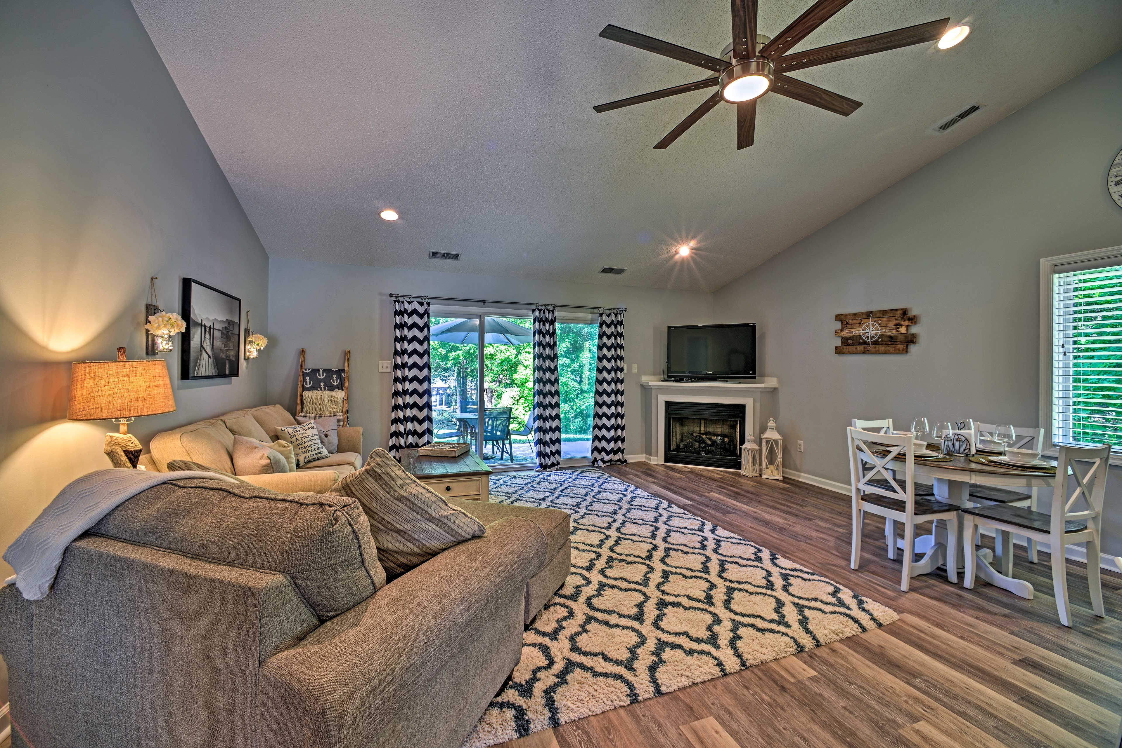 Living Room | Smart TV