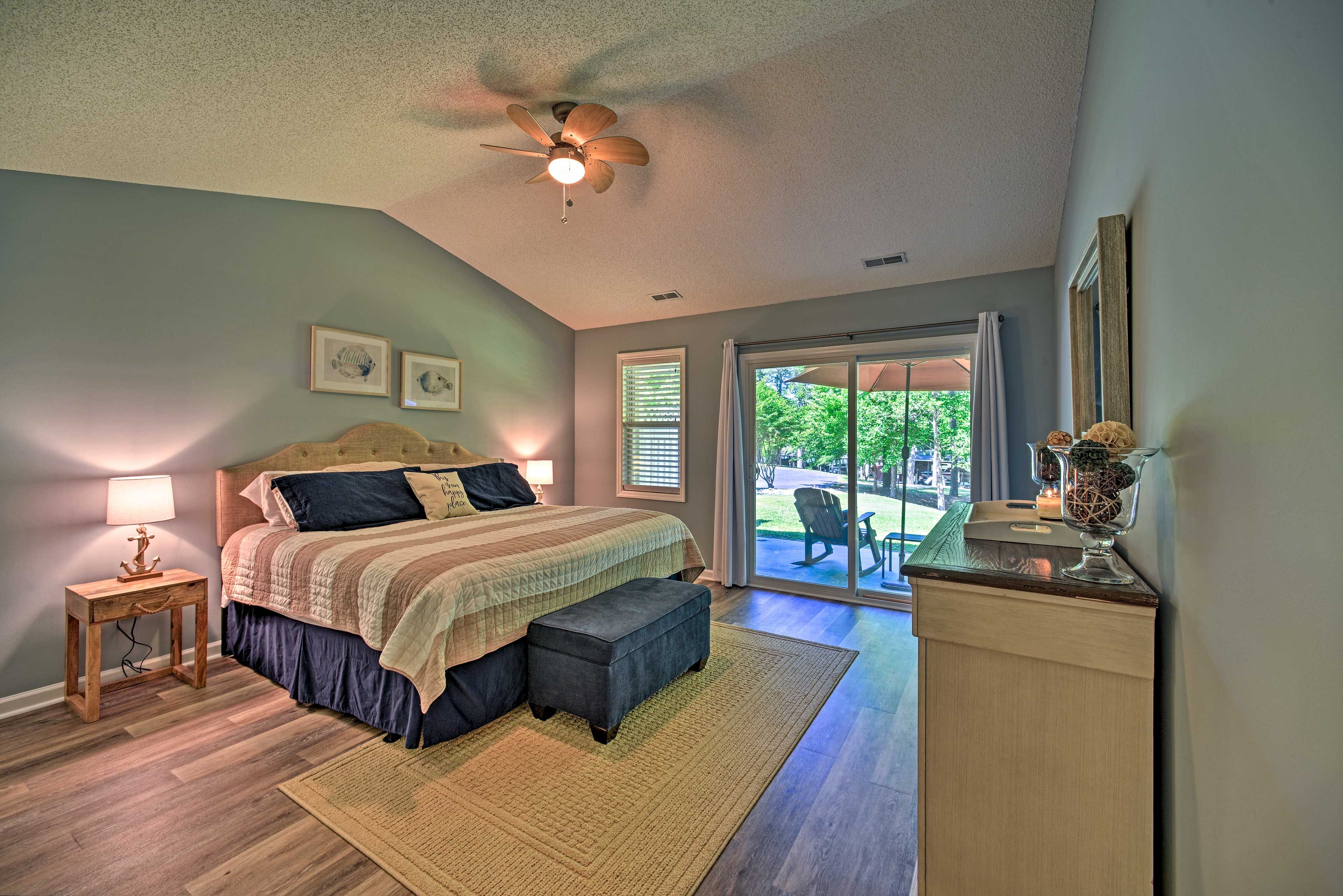 Bedroom 1 | King Bed