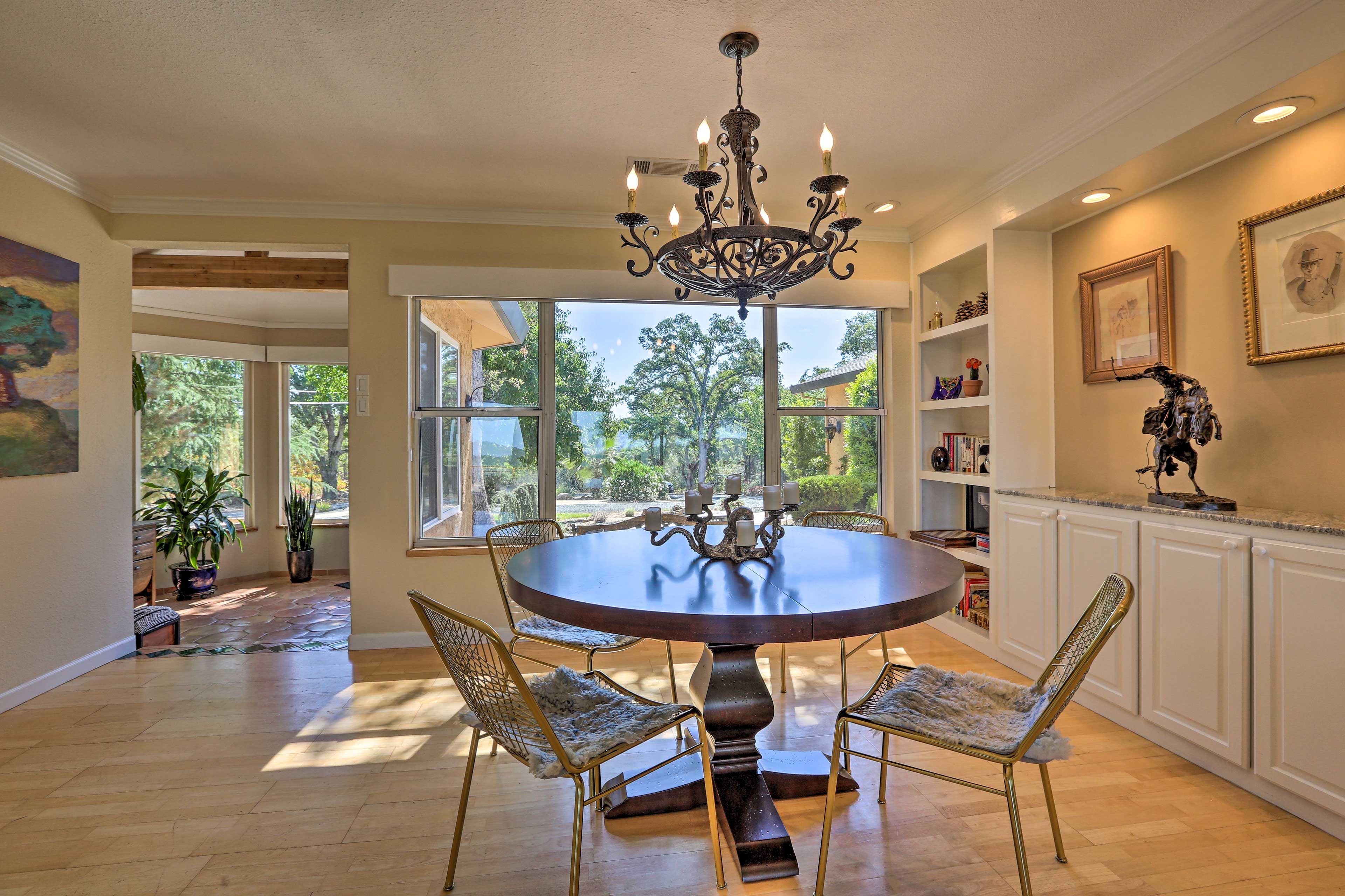 Dining Area | Dishware Provided