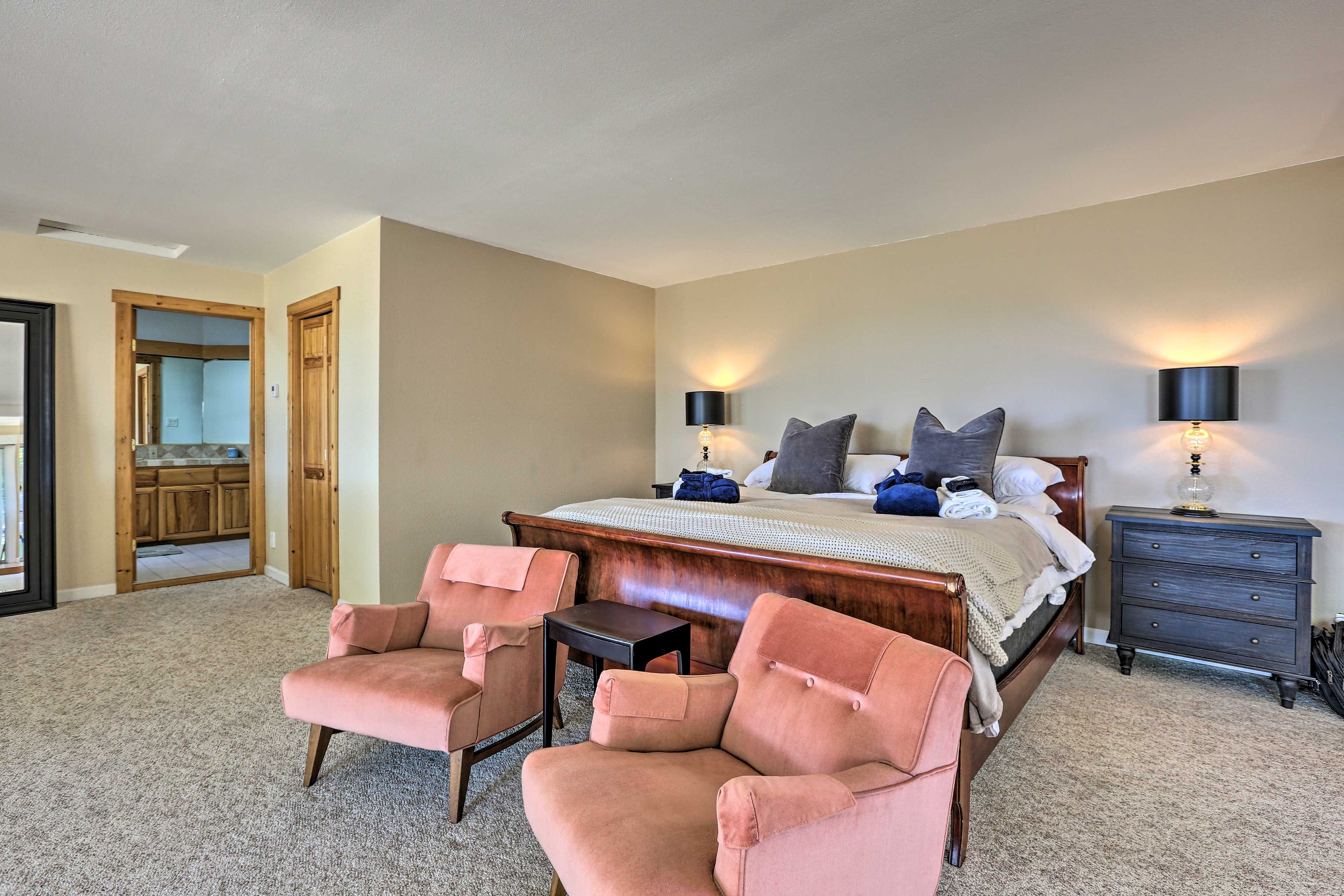 Bedroom 1 | King Bed | Linens Provided