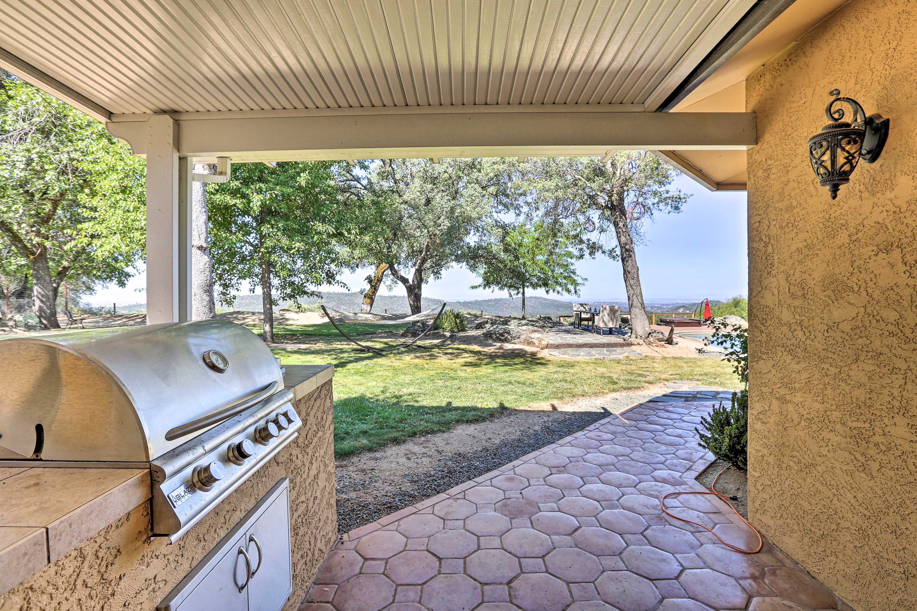 Patio | Gas Grill | Hammock