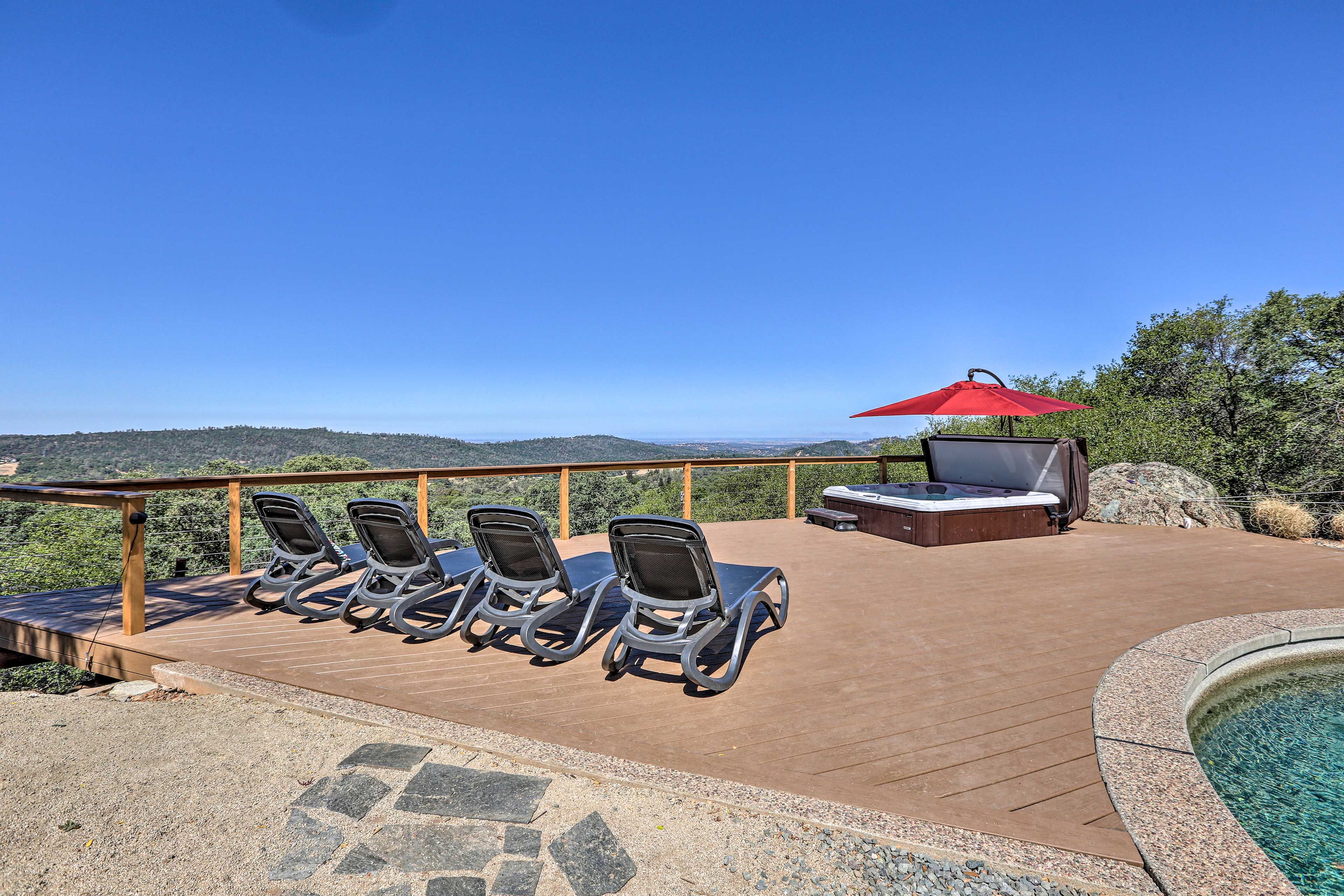 Deck | Private Hot Tub