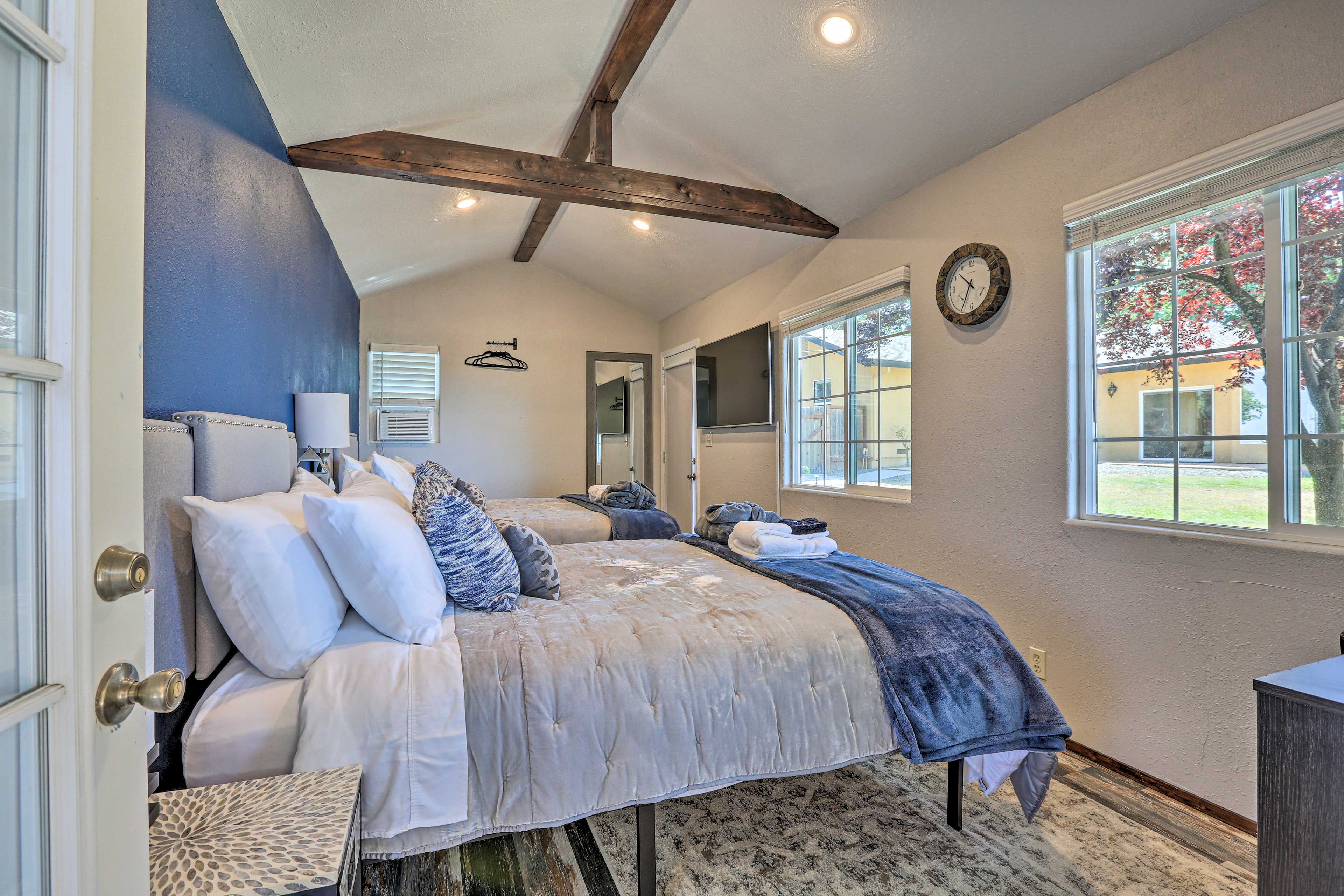 Guest House | 2 Queen Beds