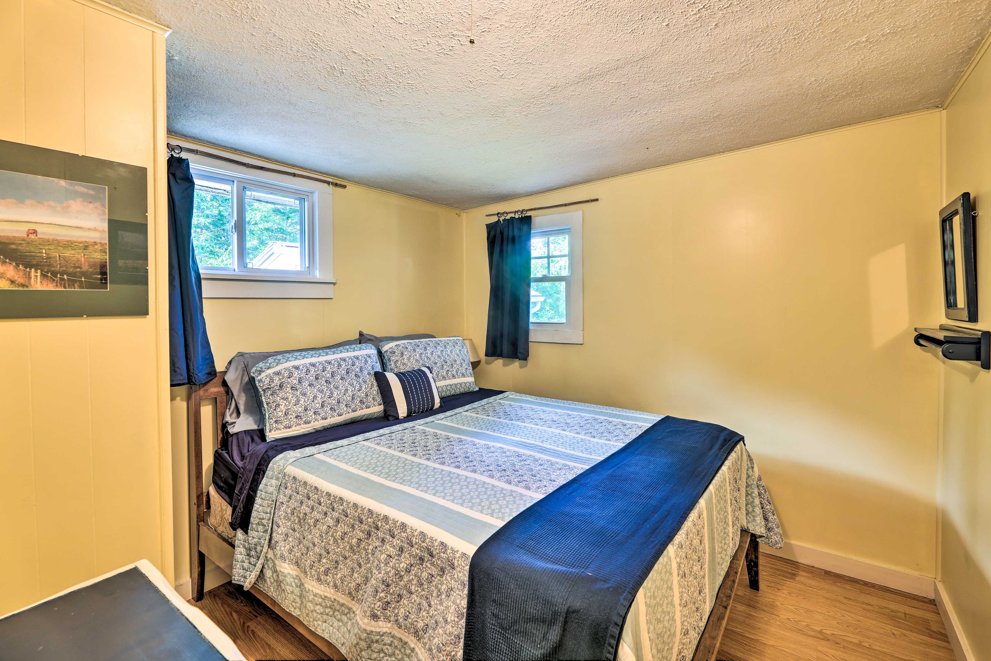 Bedroom 1 | Queen Bed