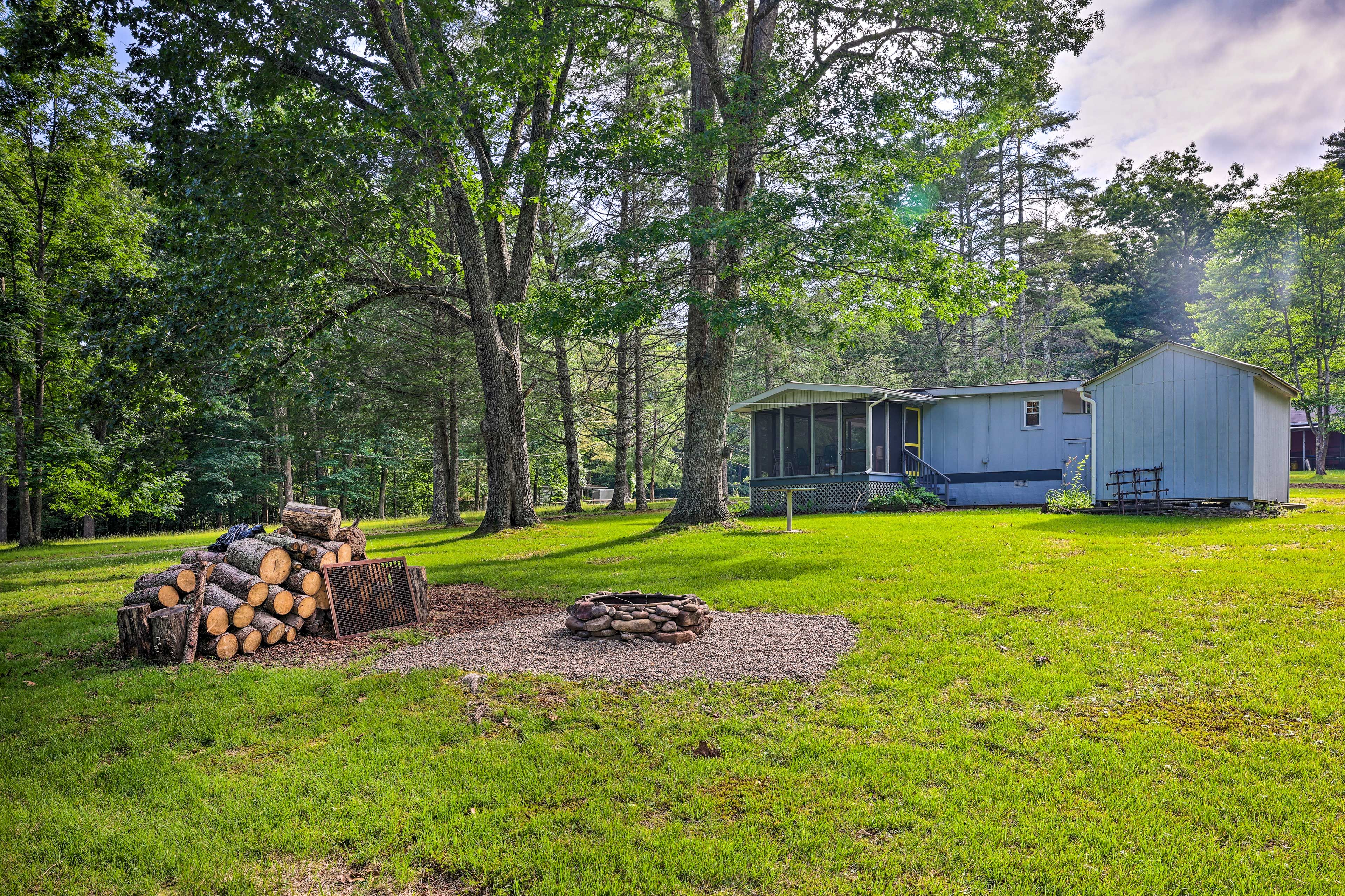 Private Yard | Fire Pit