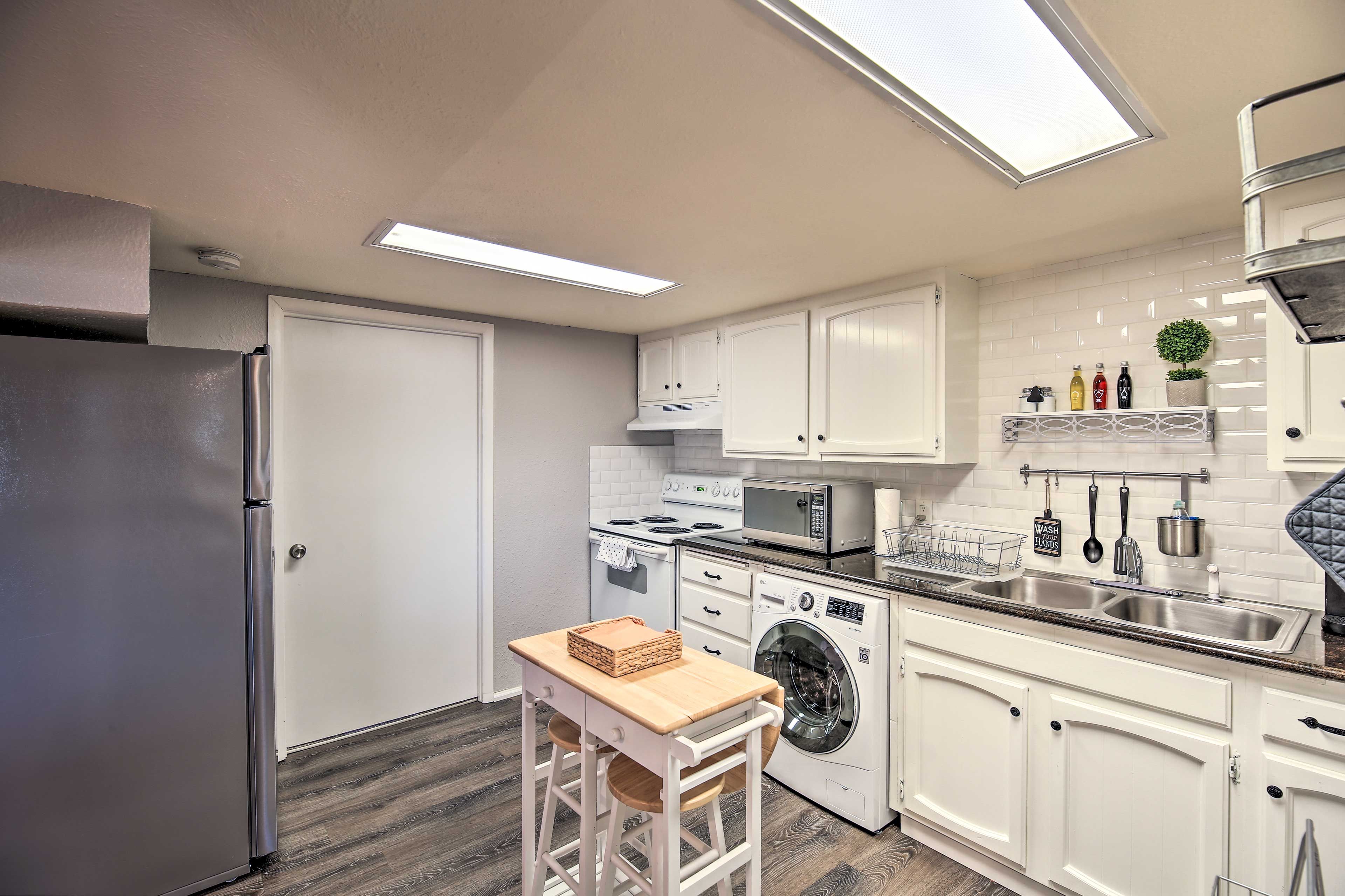 Kitchen | Fully Equipped | Dishware/Flatware | Pots/Pans
