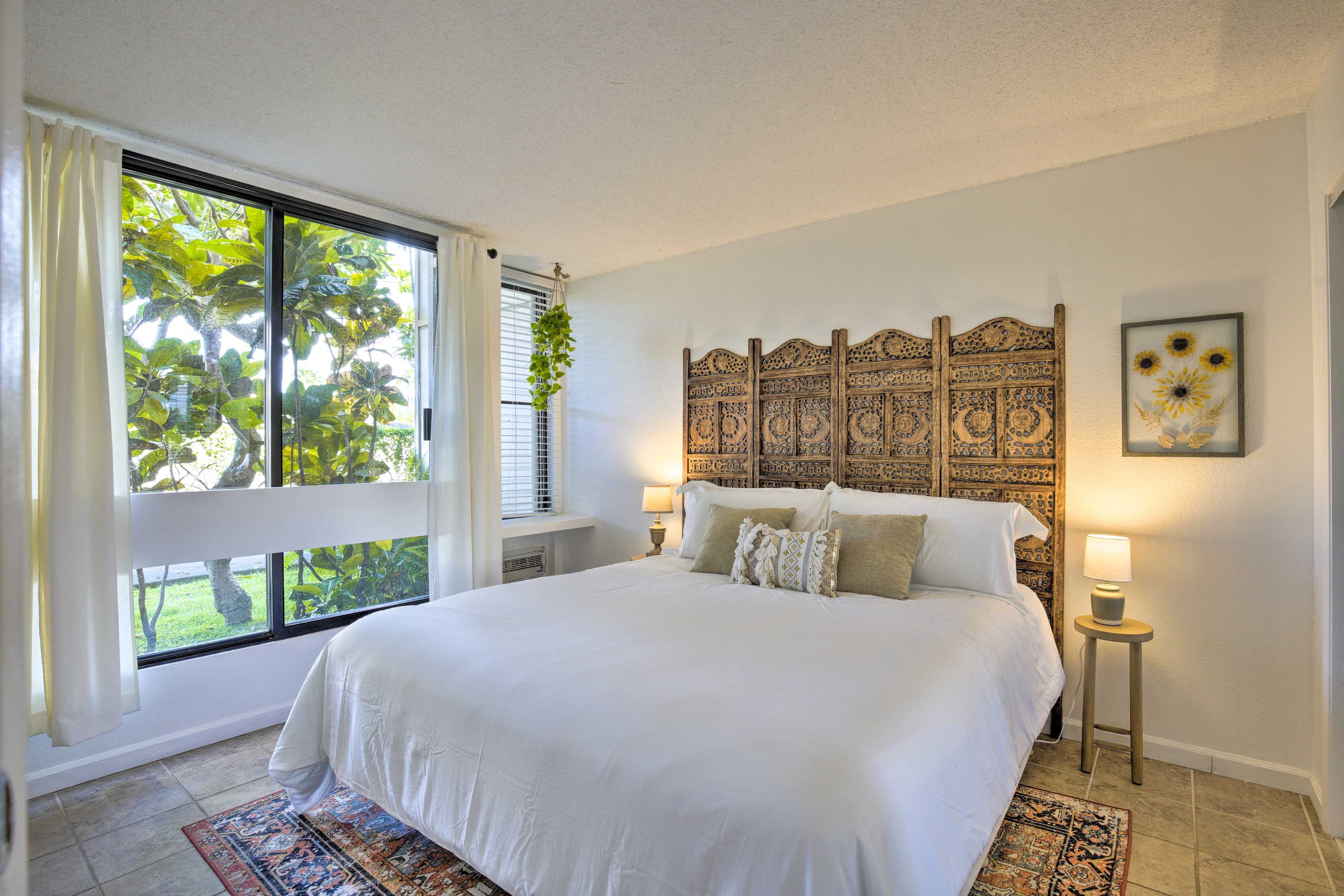 Bedroom | King Bed | Linens Provided