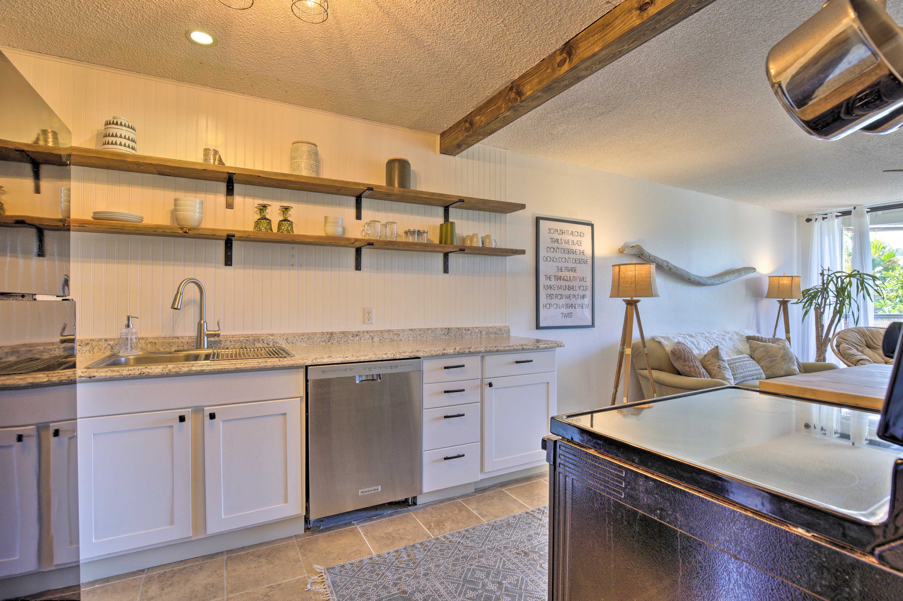 Kitchen | Fully Equipped | Dishware/Flatware | Pots/Pans
