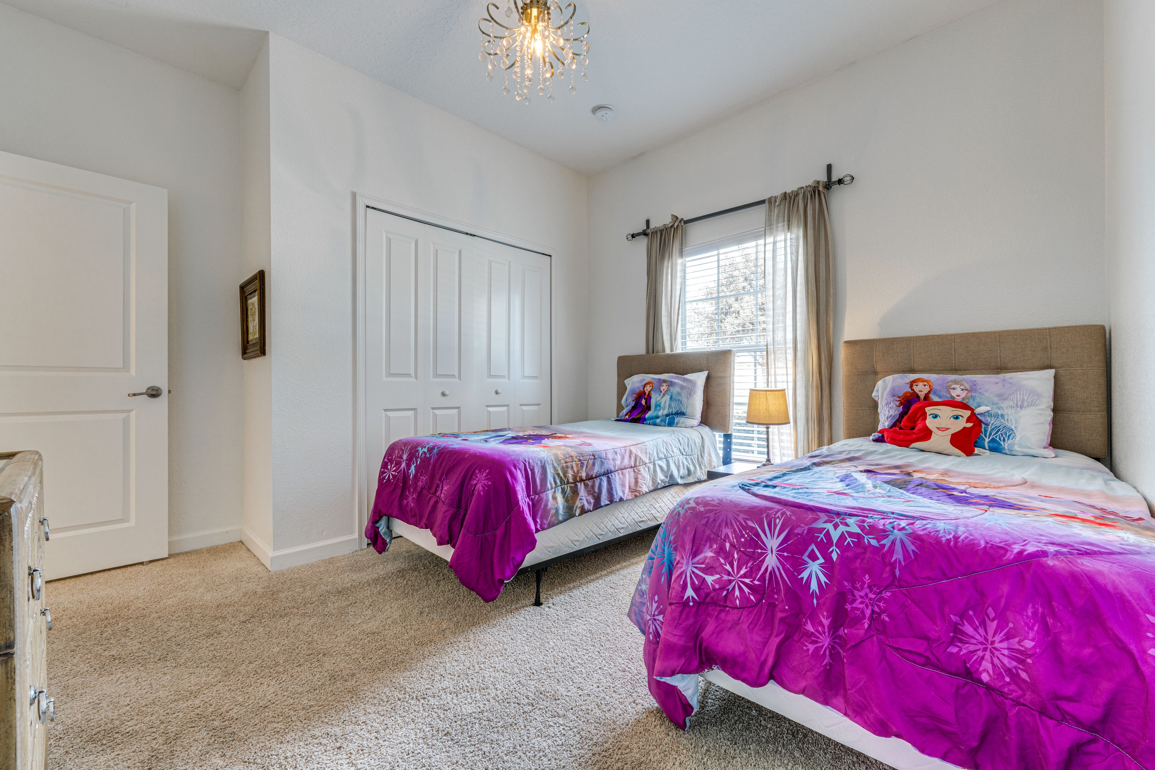 Bedroom 4 | 1st Floor | 2 Twin Beds | Smart TV