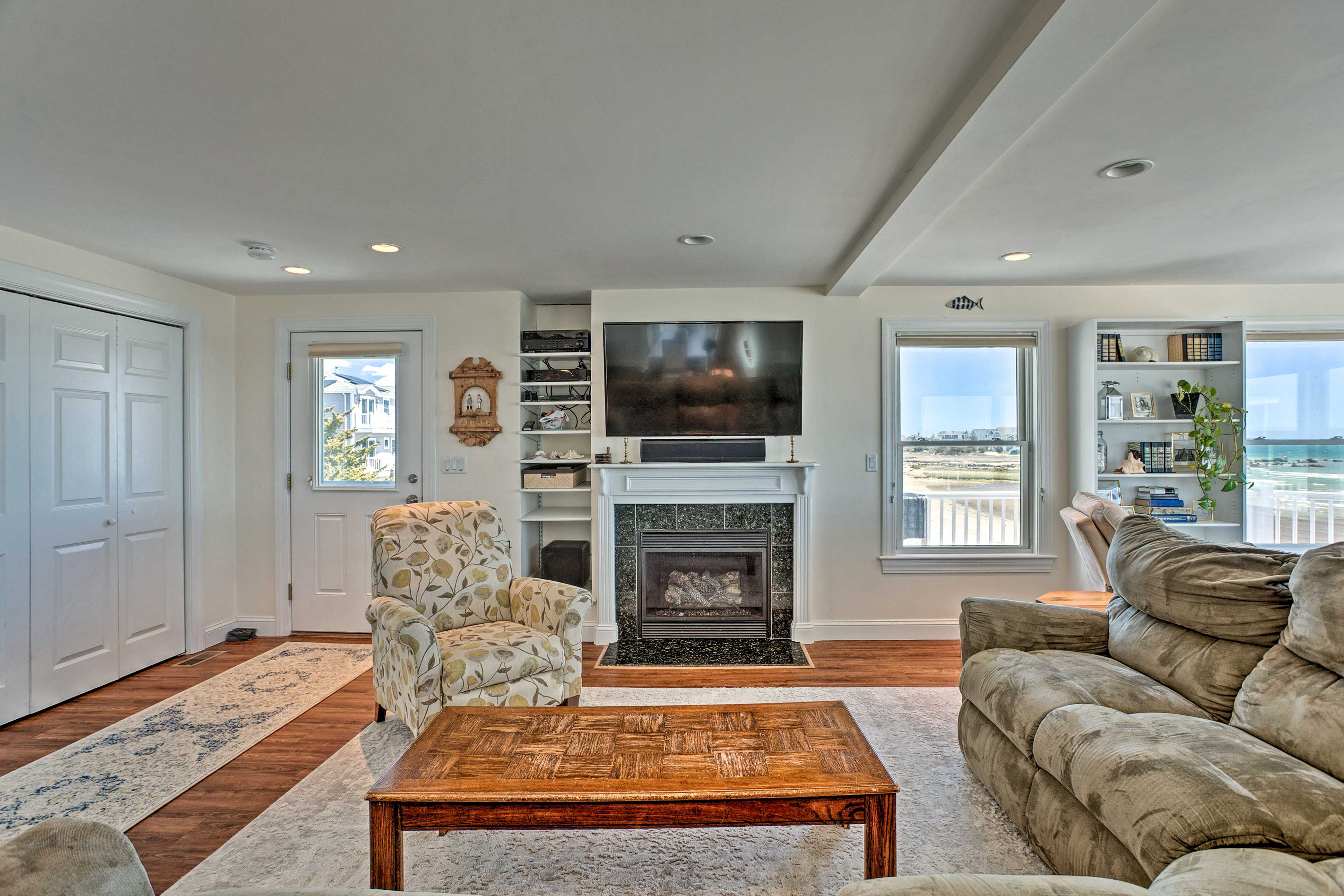 Living Room | Deck Access | Central A/C & Heat | Free WiFi