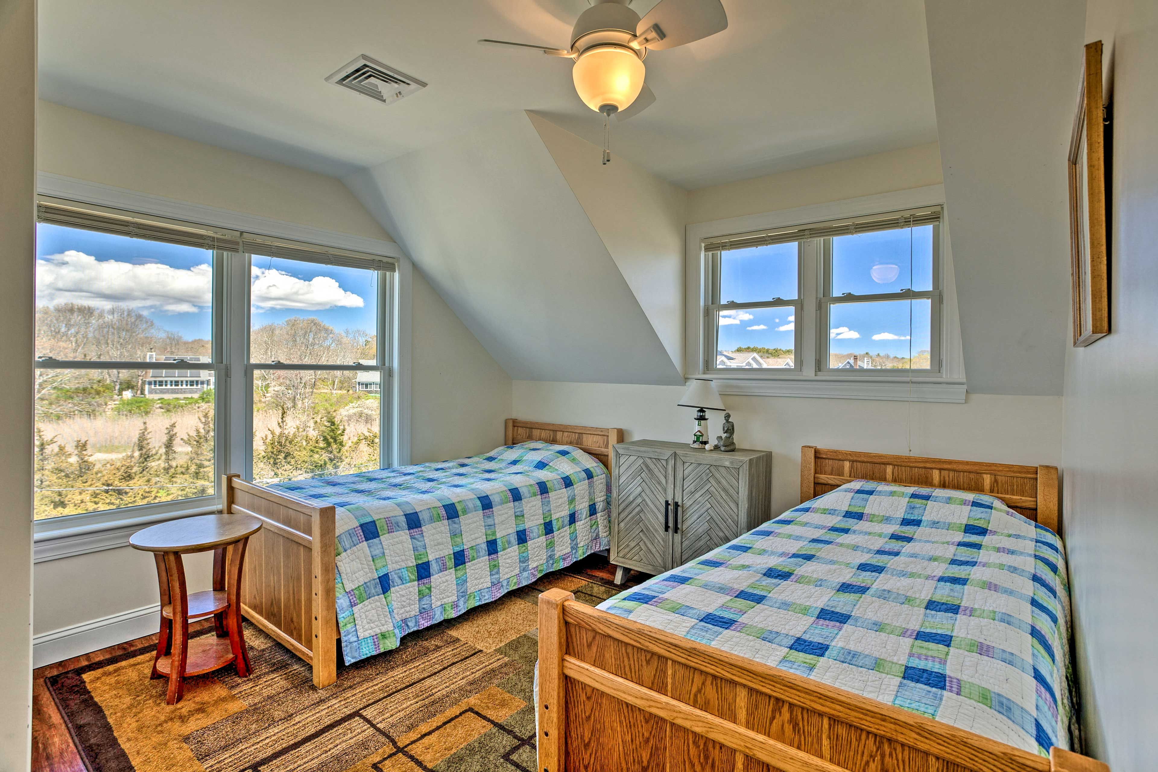 Bedroom 2 | 2 Twin Beds