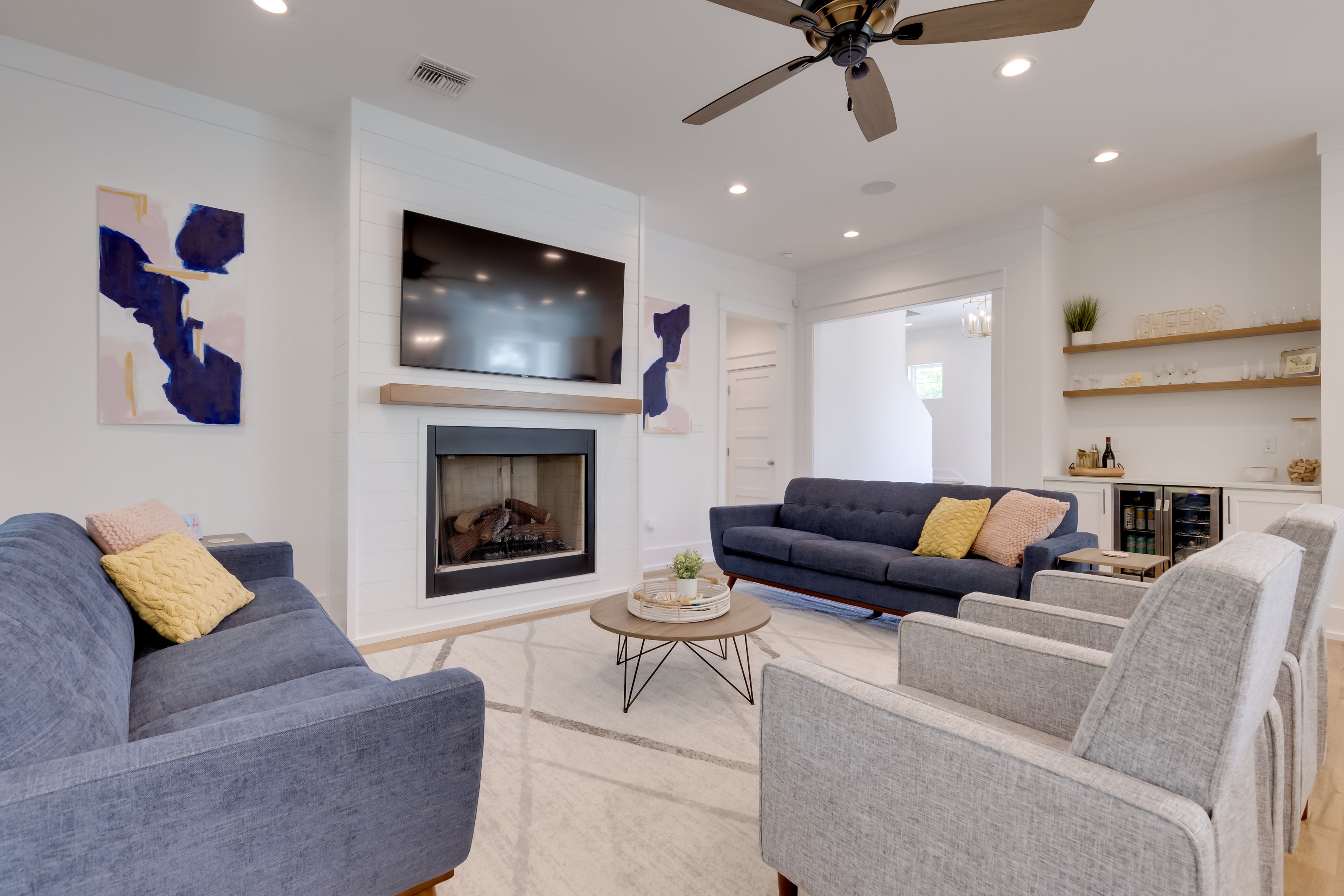 Living Room | Smart TV | Wood-Burning Fireplace | Free WiFi | Central A/C