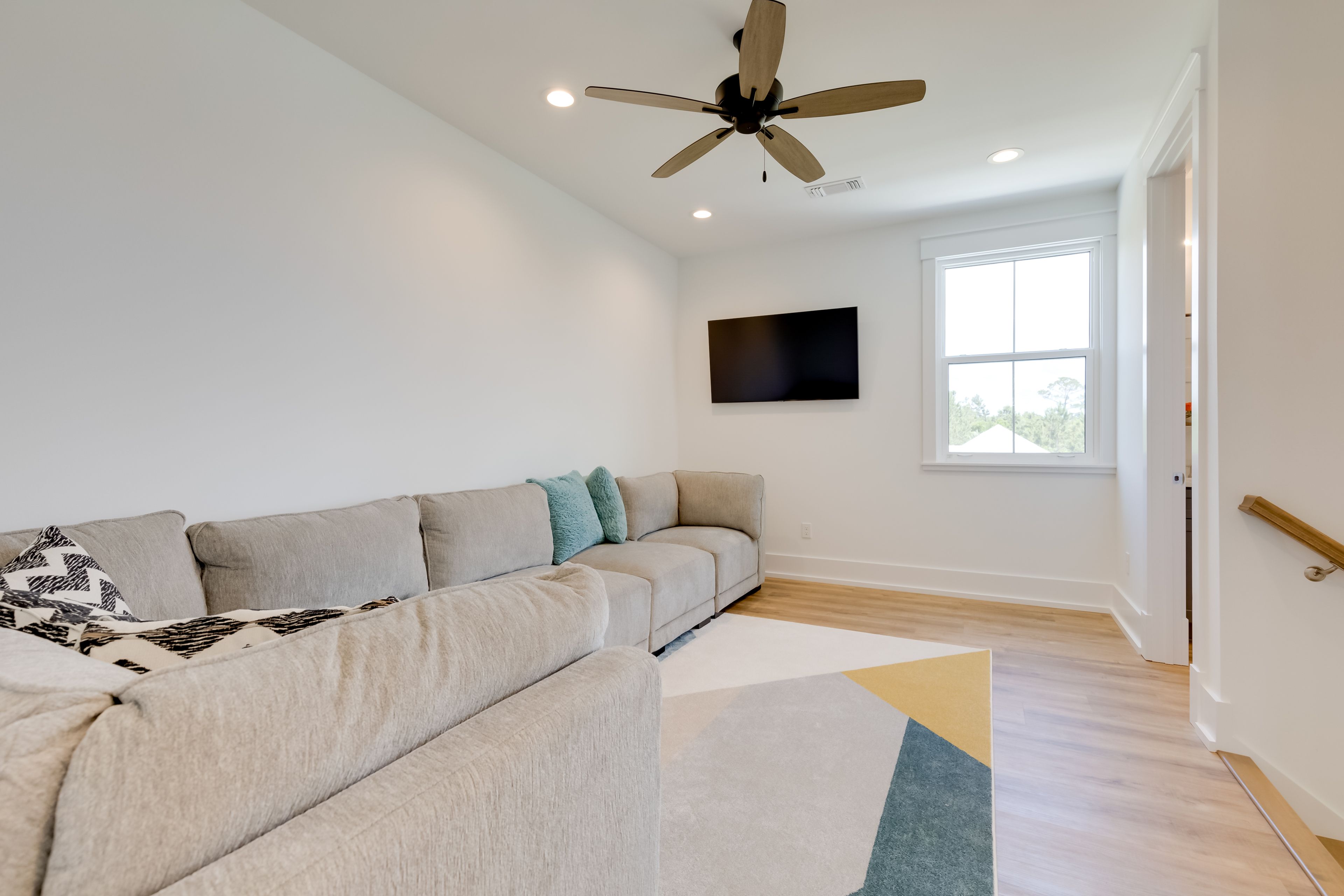 Top-Floor Landing | Smart TV