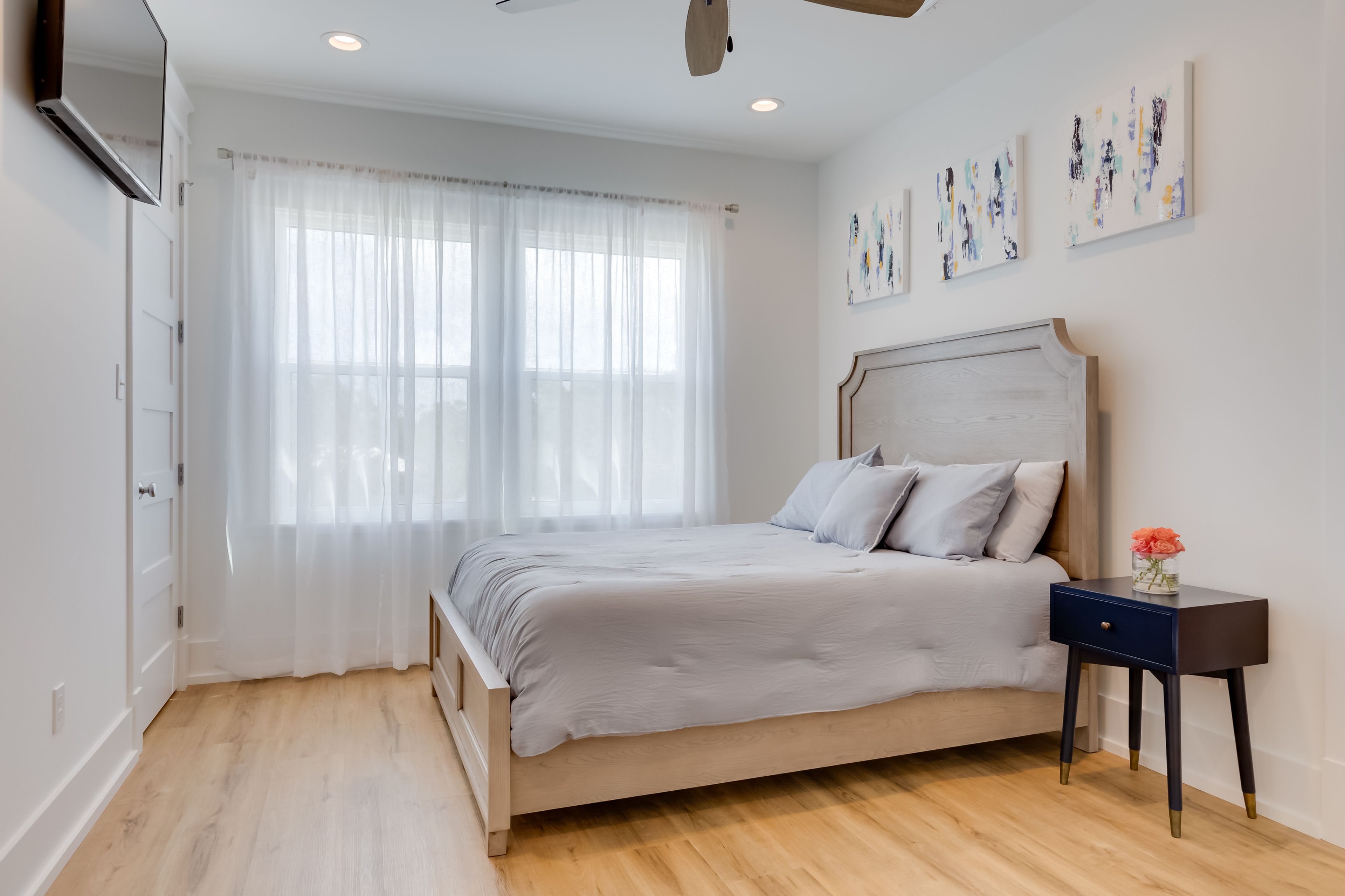 Bedroom 2 | Top Floor | Smart TV | Queen Bed