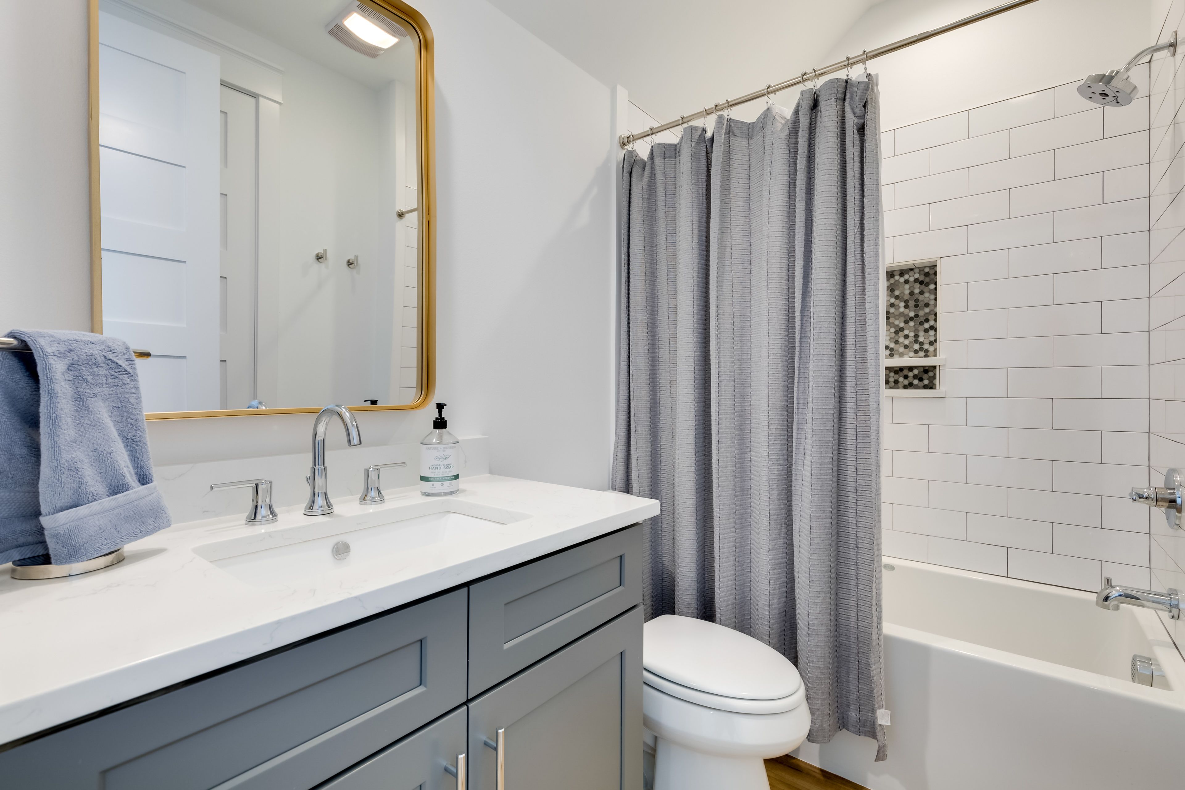 Bathroom | Top Floor