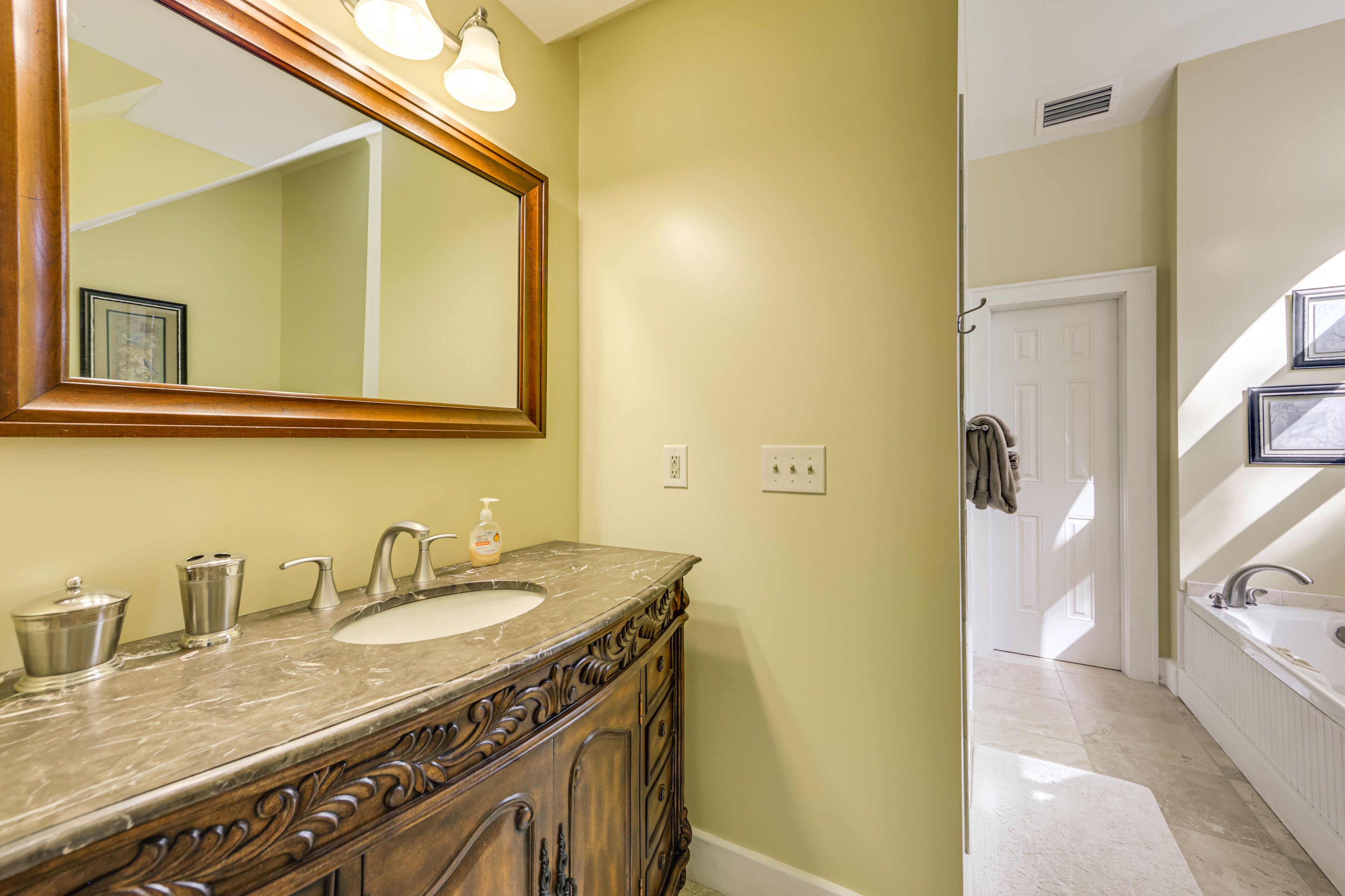 Full Bathroom | Main Floor