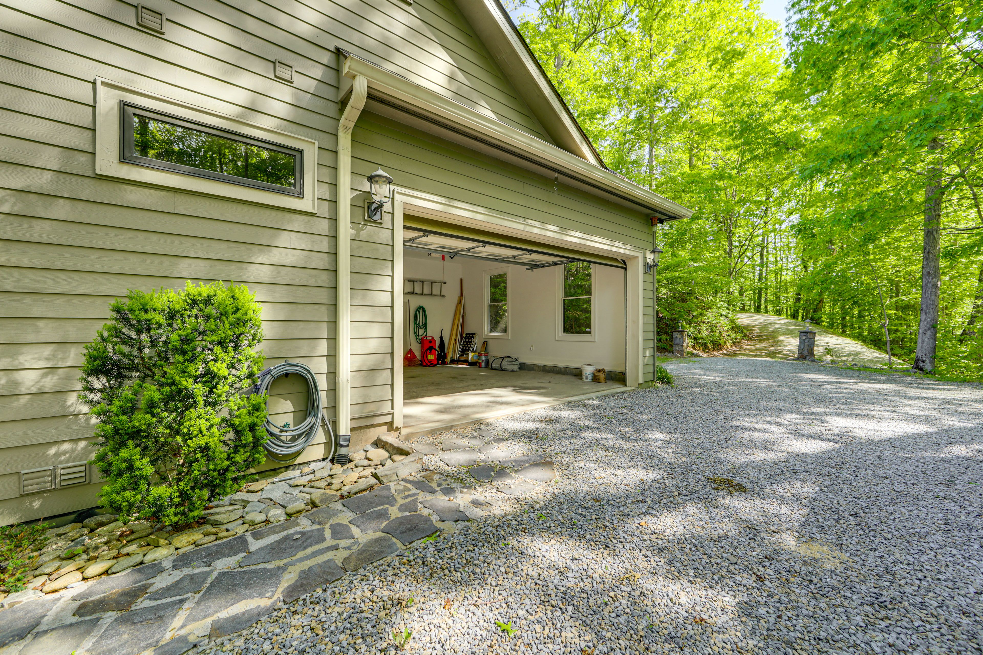 Parking | Garage (2 Vehicles) | Driveway (4 Vehicles)