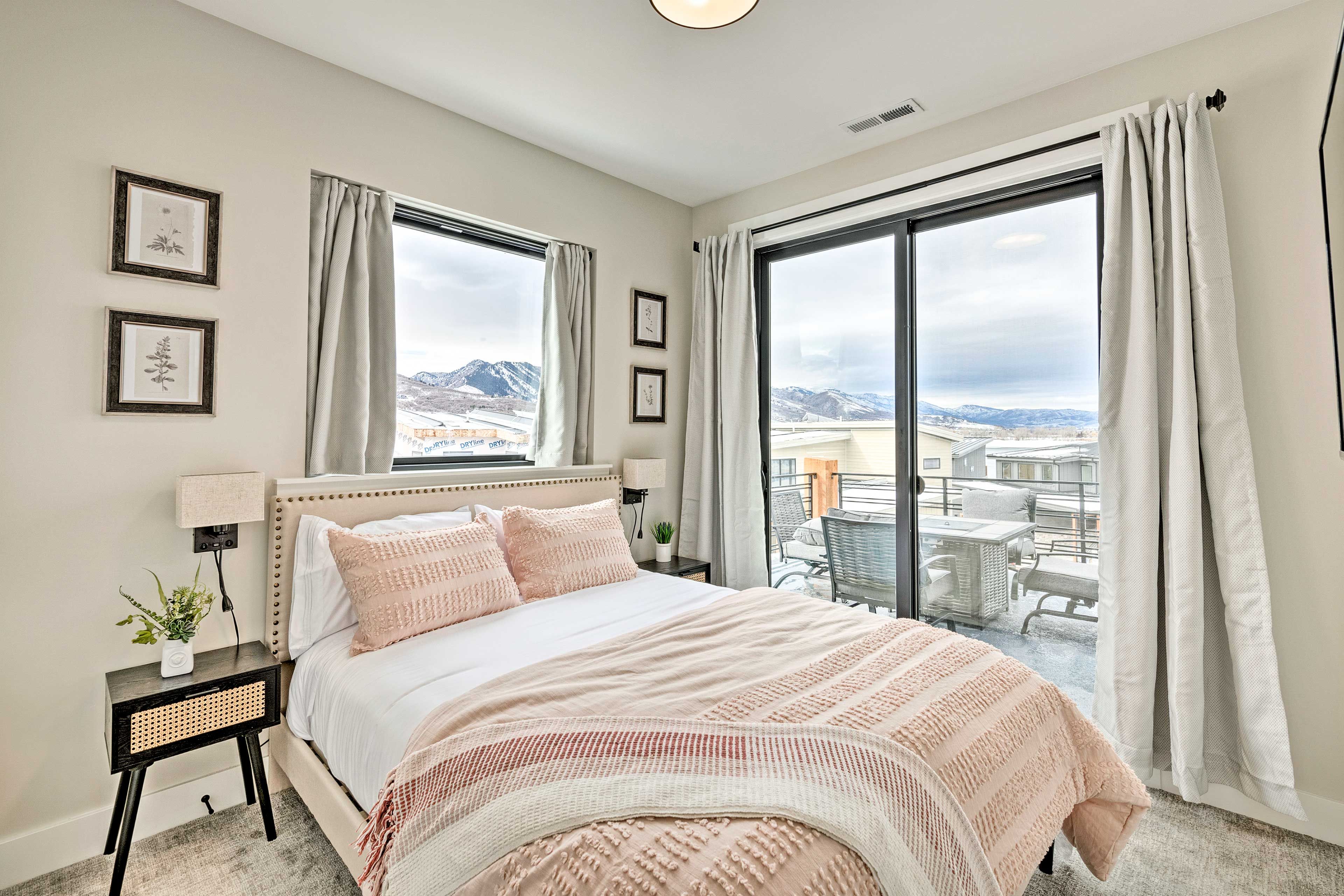 Bedroom 3 | Queen Bed