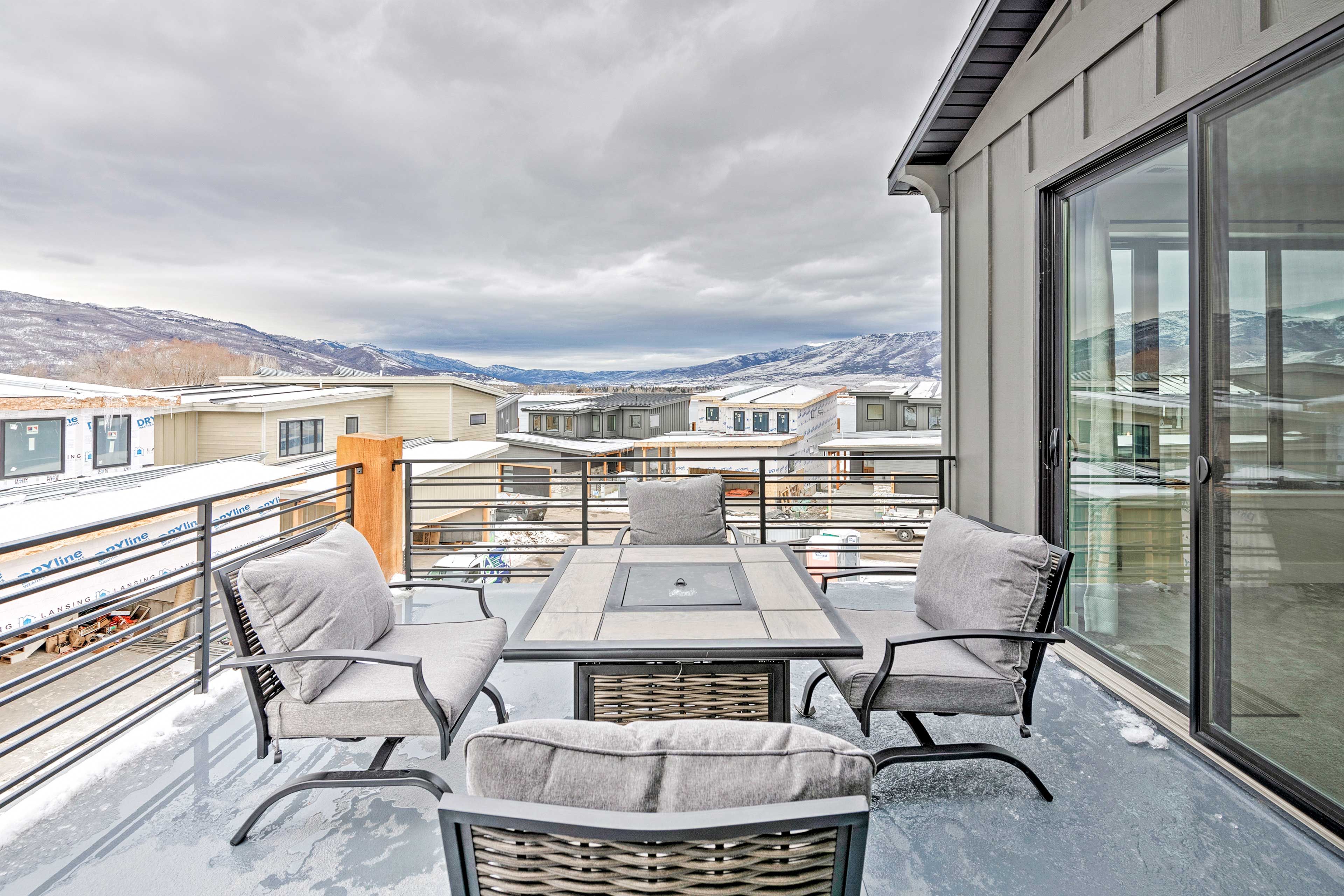 Upper Deck | Gas Fire Pit