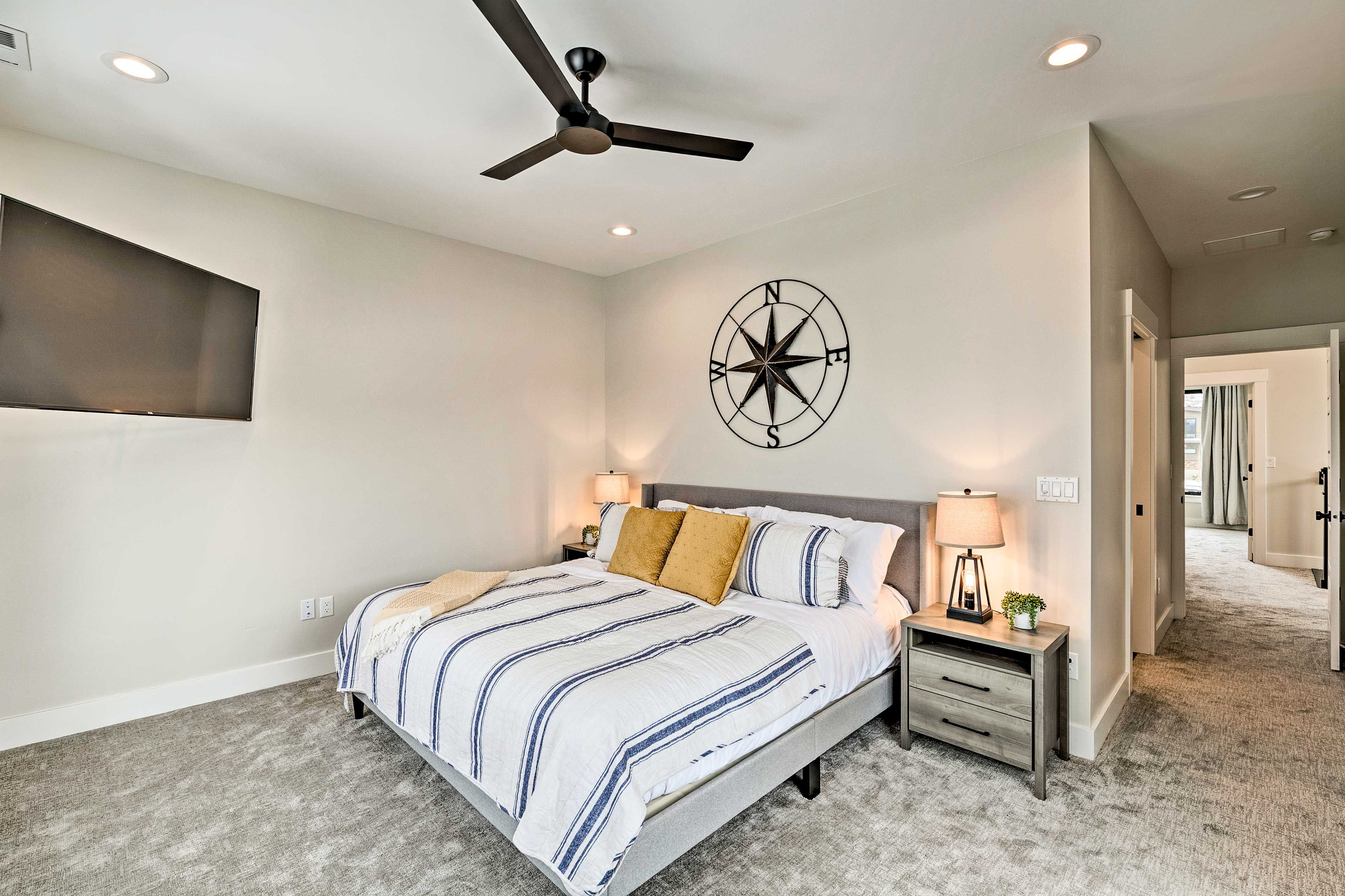 Bedroom 1 | King Bed