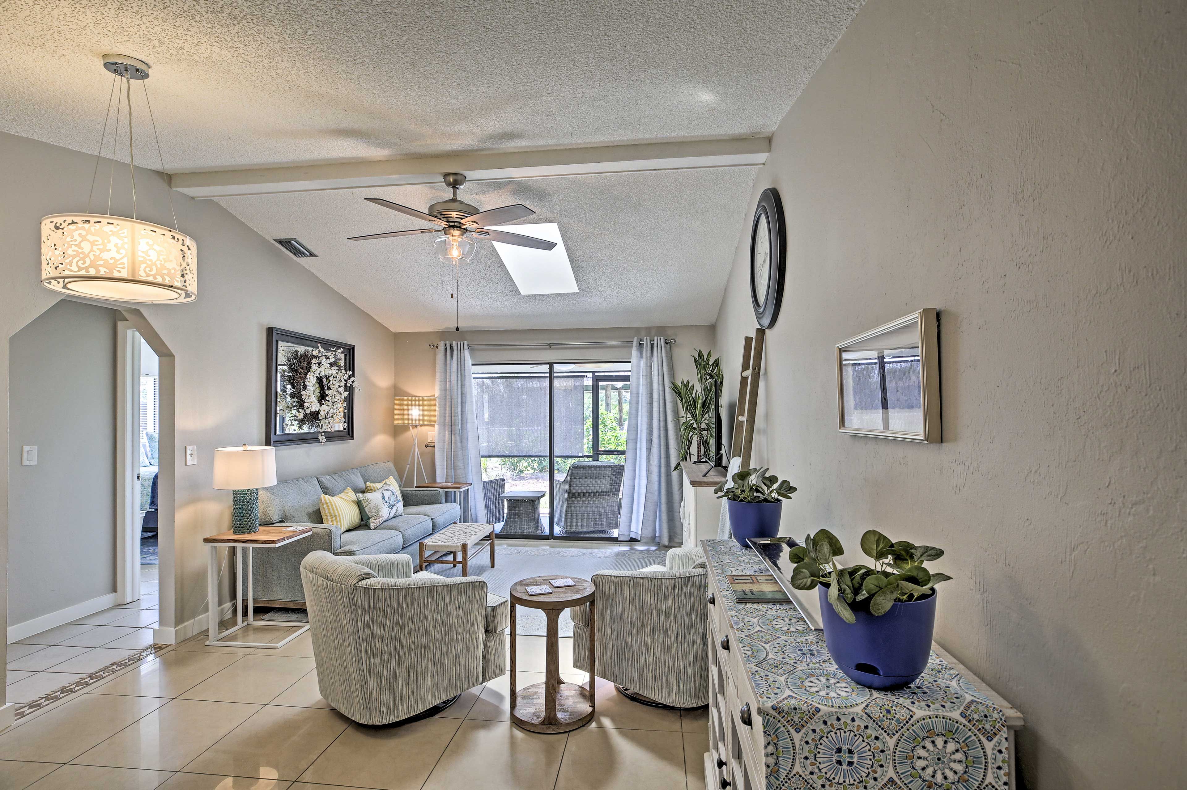 Living Room | Free WiFi | Air Conditioning | Central Heating