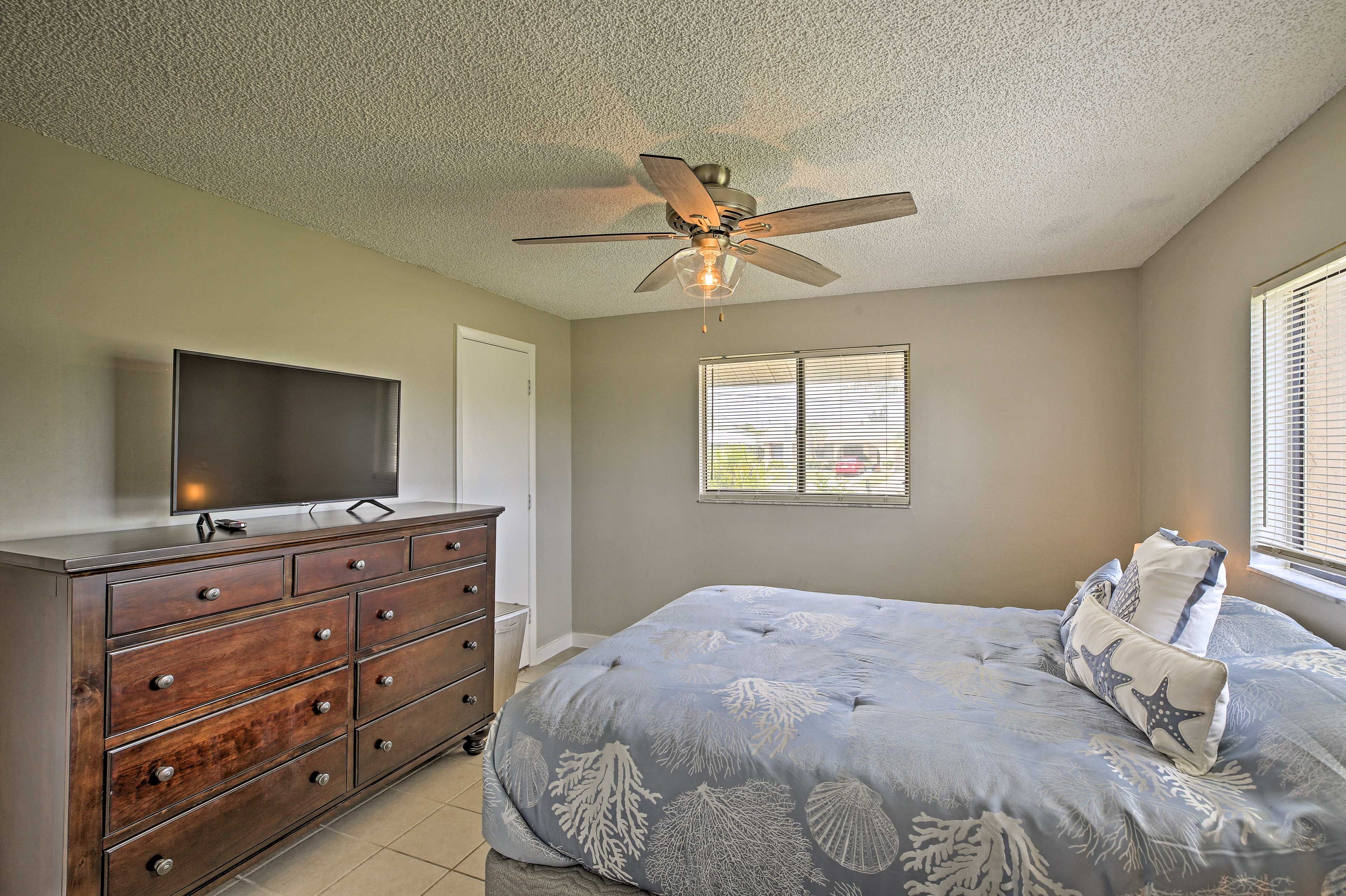 Bedroom 2 | Smart TV | Linens Provided
