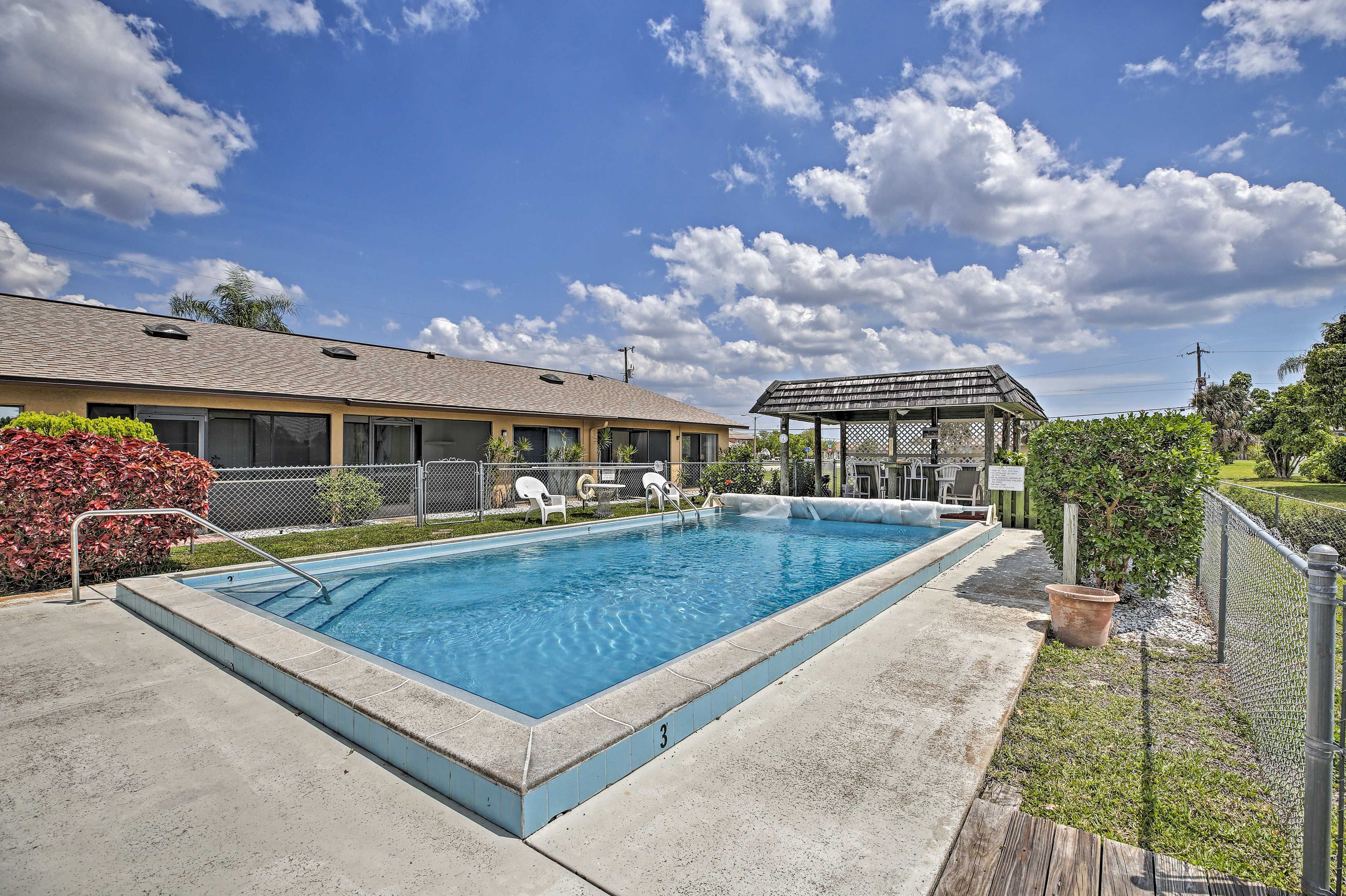 Community Amenities | Pool