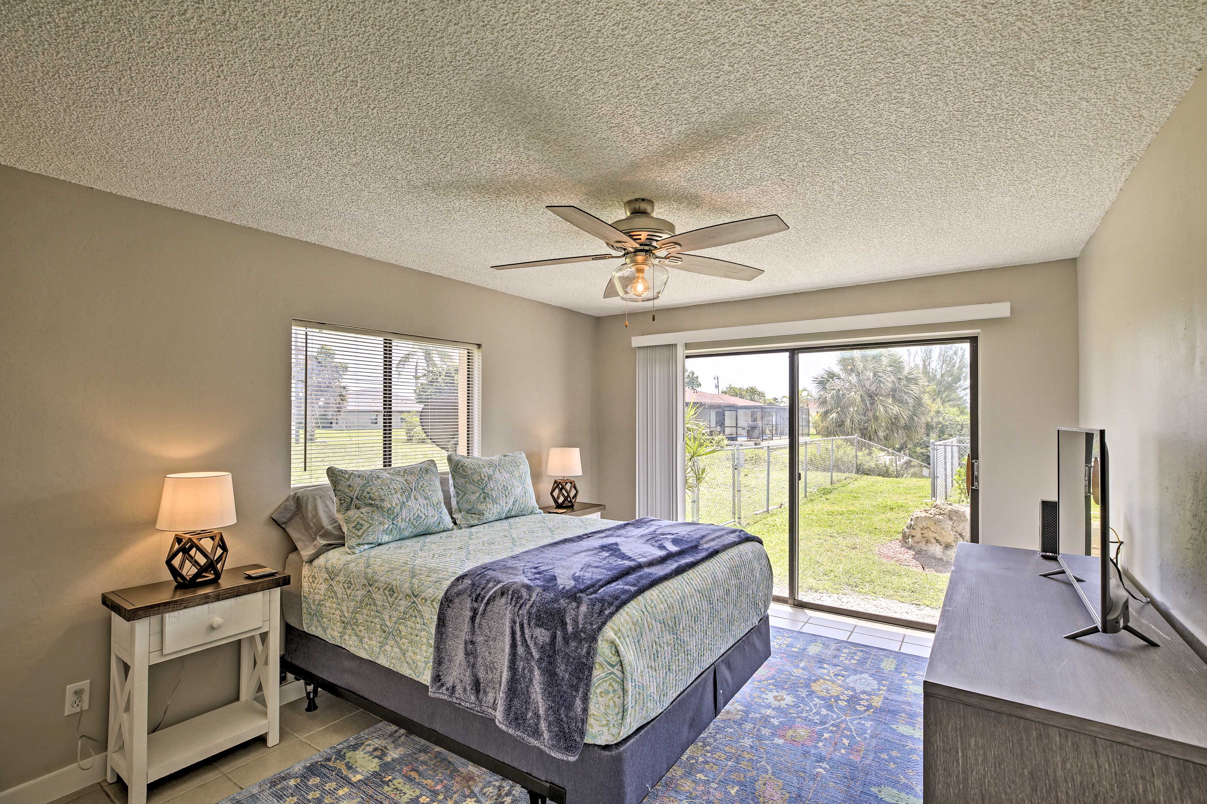 Bedroom 1 | Queen Bed