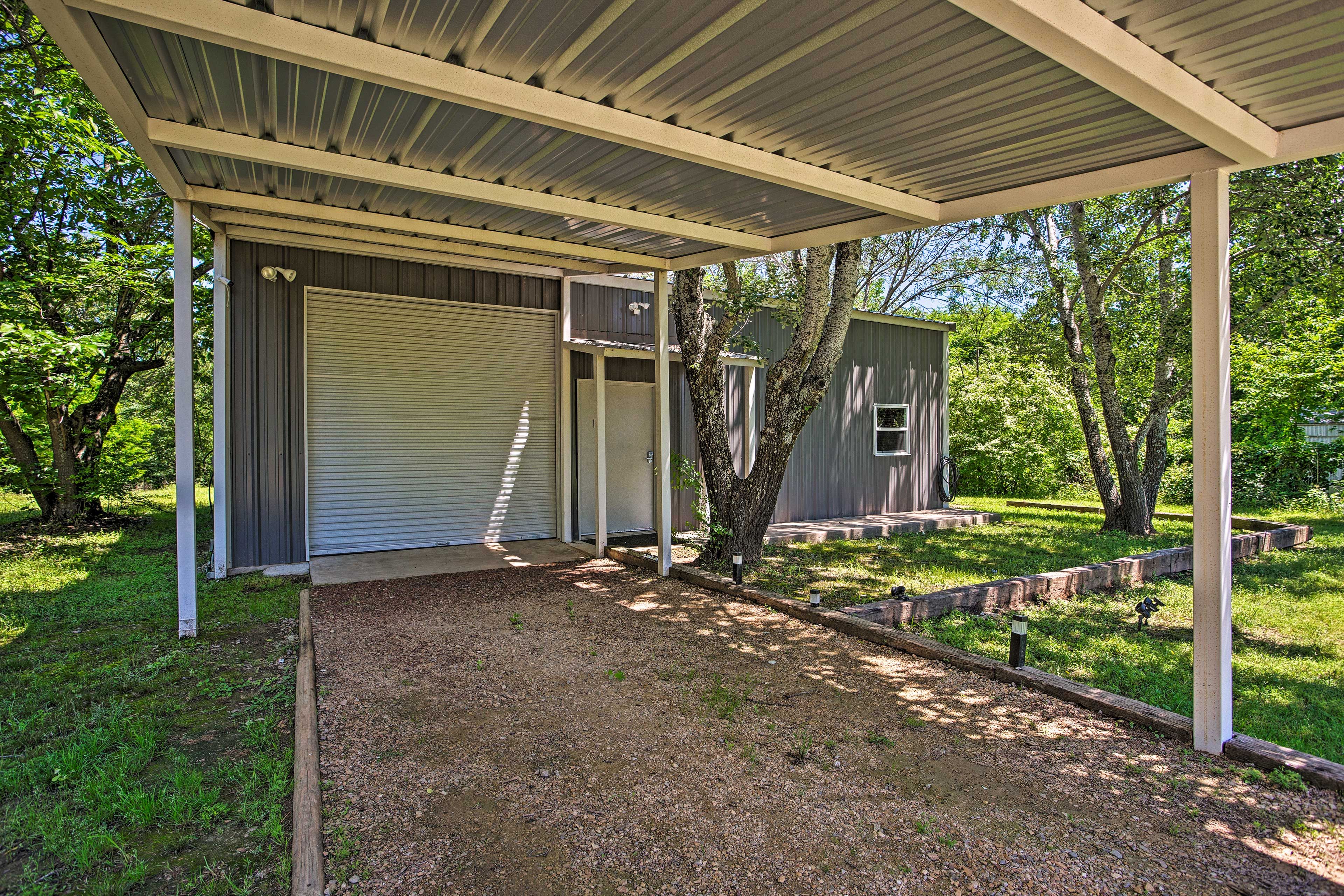 Parking | Driveway (3 Vehicles) | Garage (1 Vehicle)
