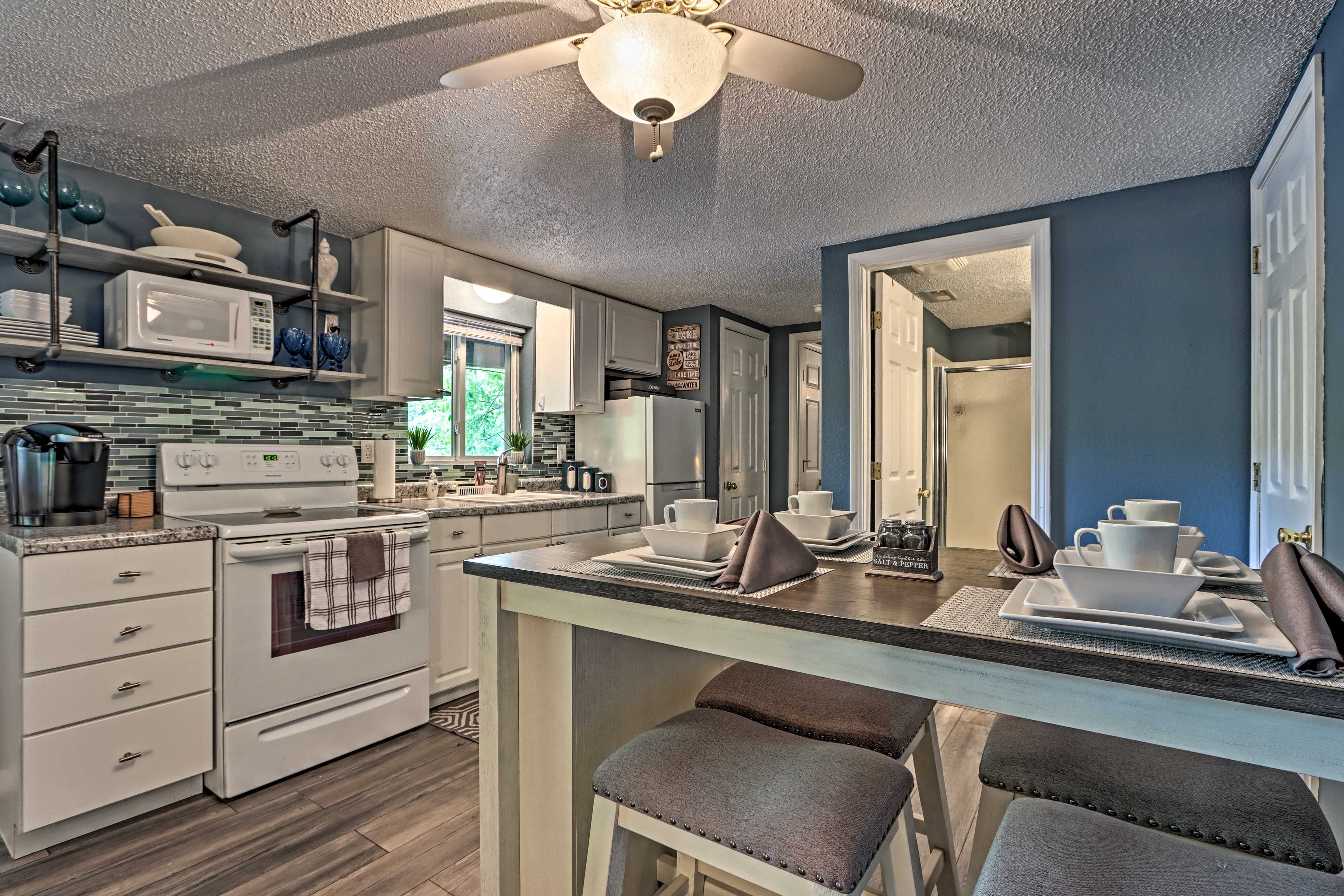 Dining Area | Dishware Provided