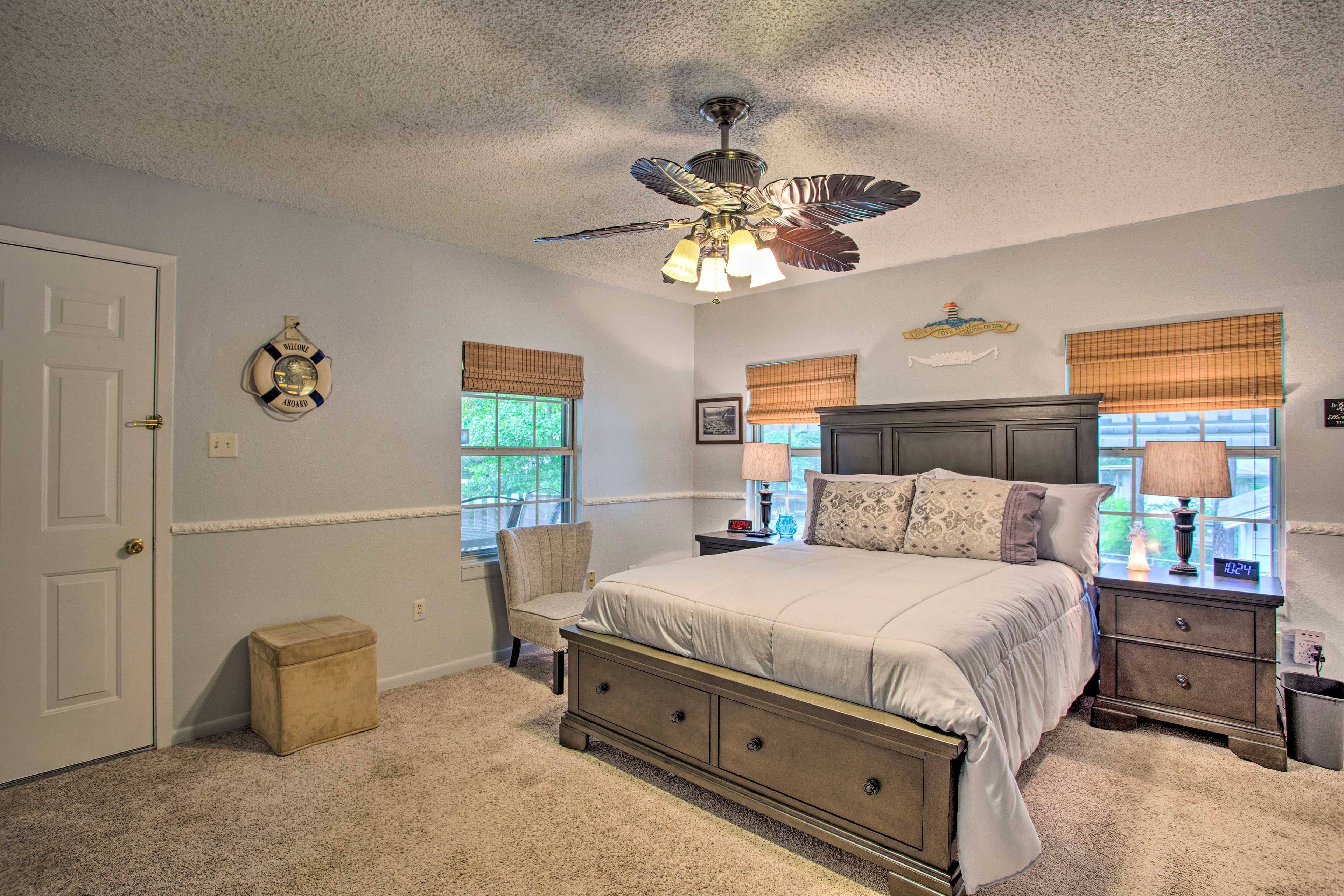 Bedroom 1 | Queen Bed