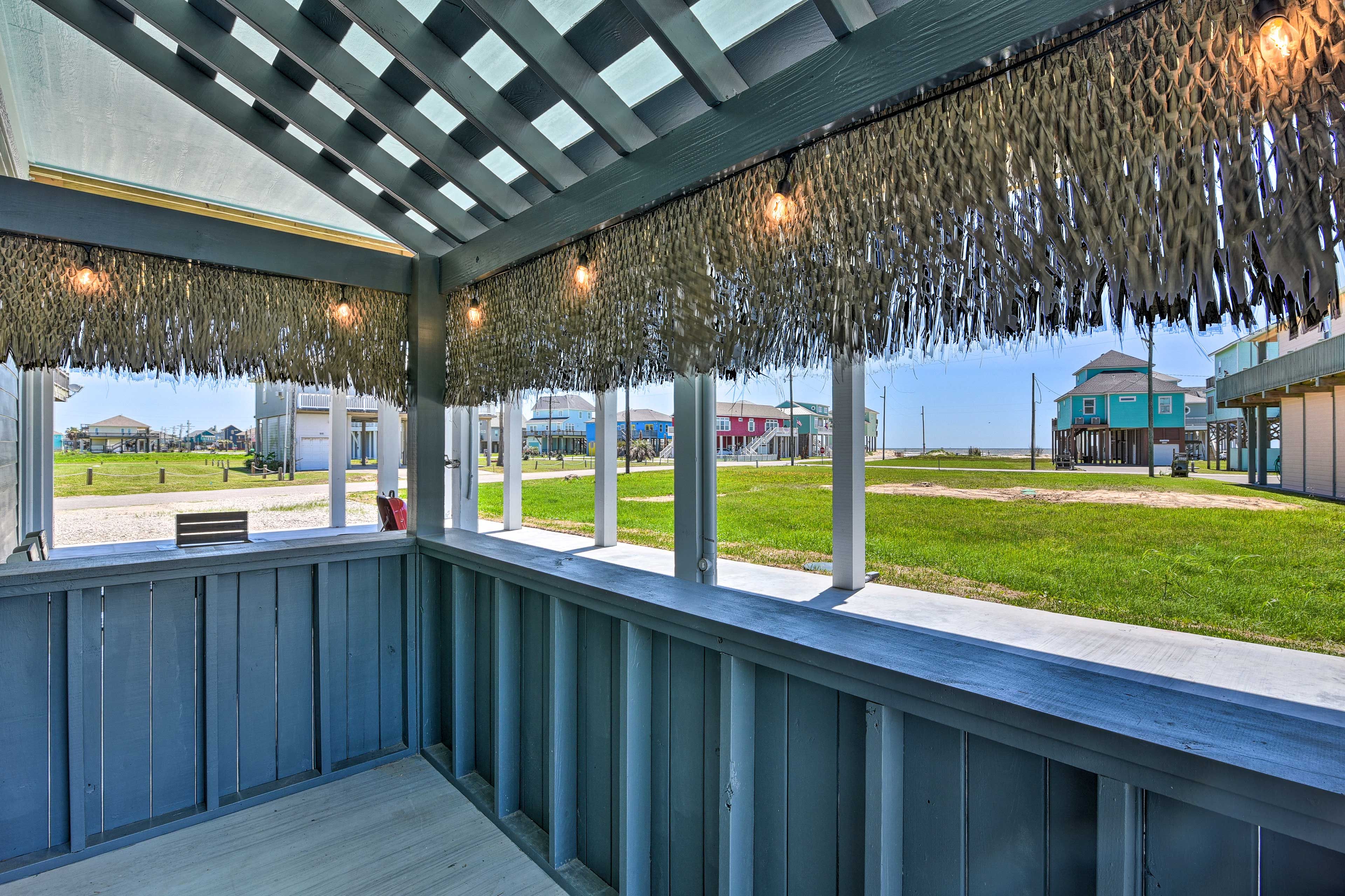 Covered Patio | Lower Tropical Bar