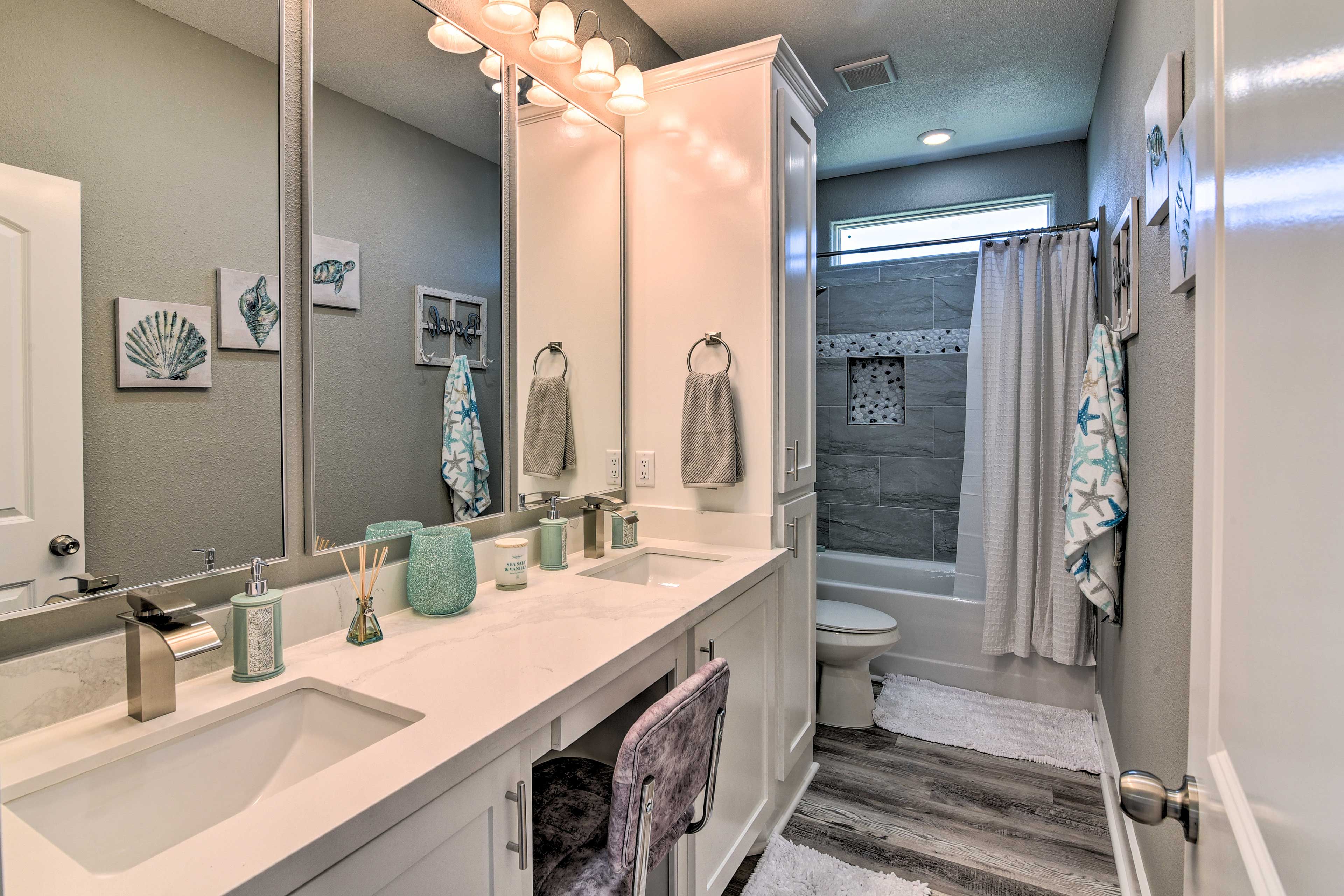 Bathroom | Shower/Tub Combo
