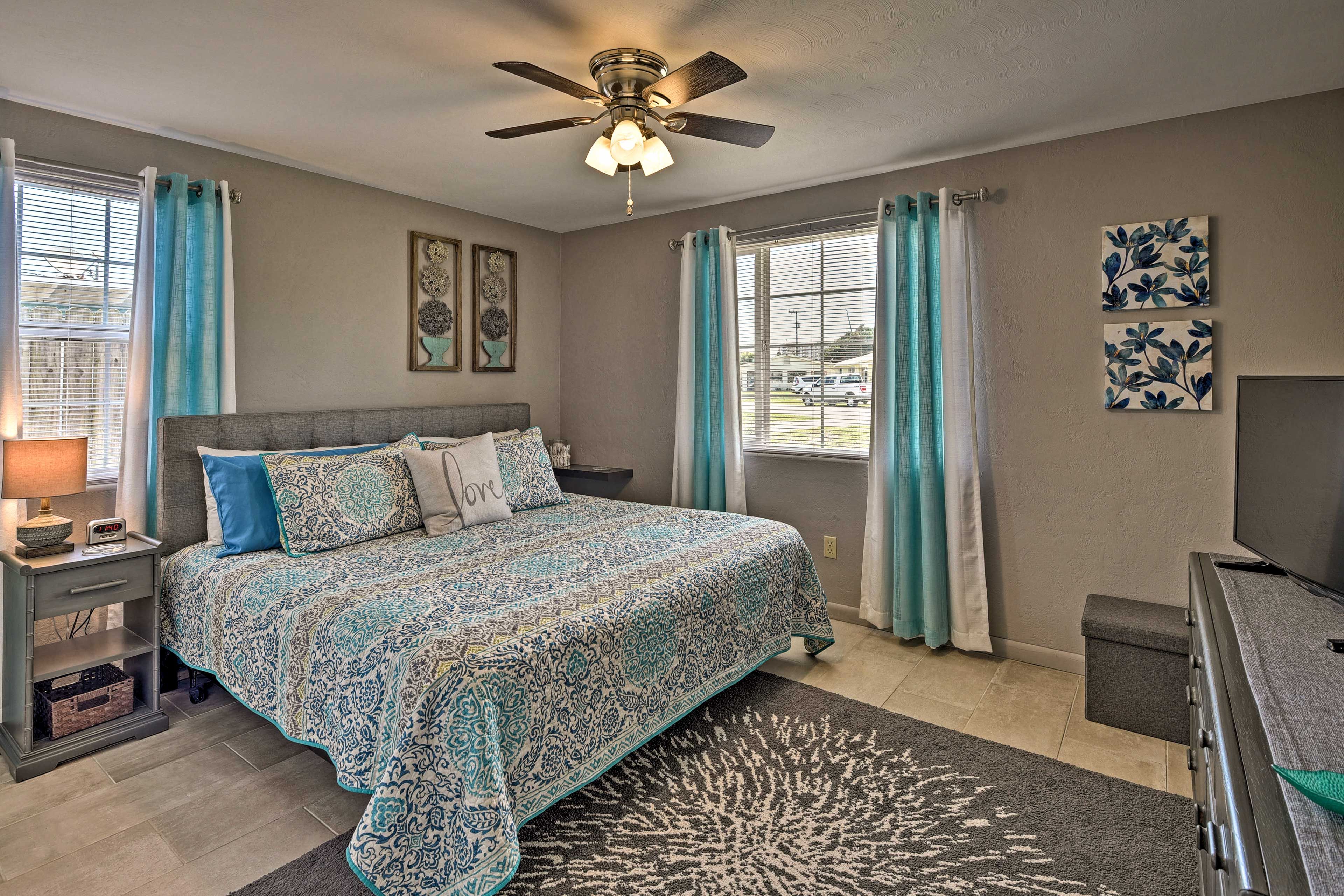 Bedroom 1 | King Bed | 40" Smart TV