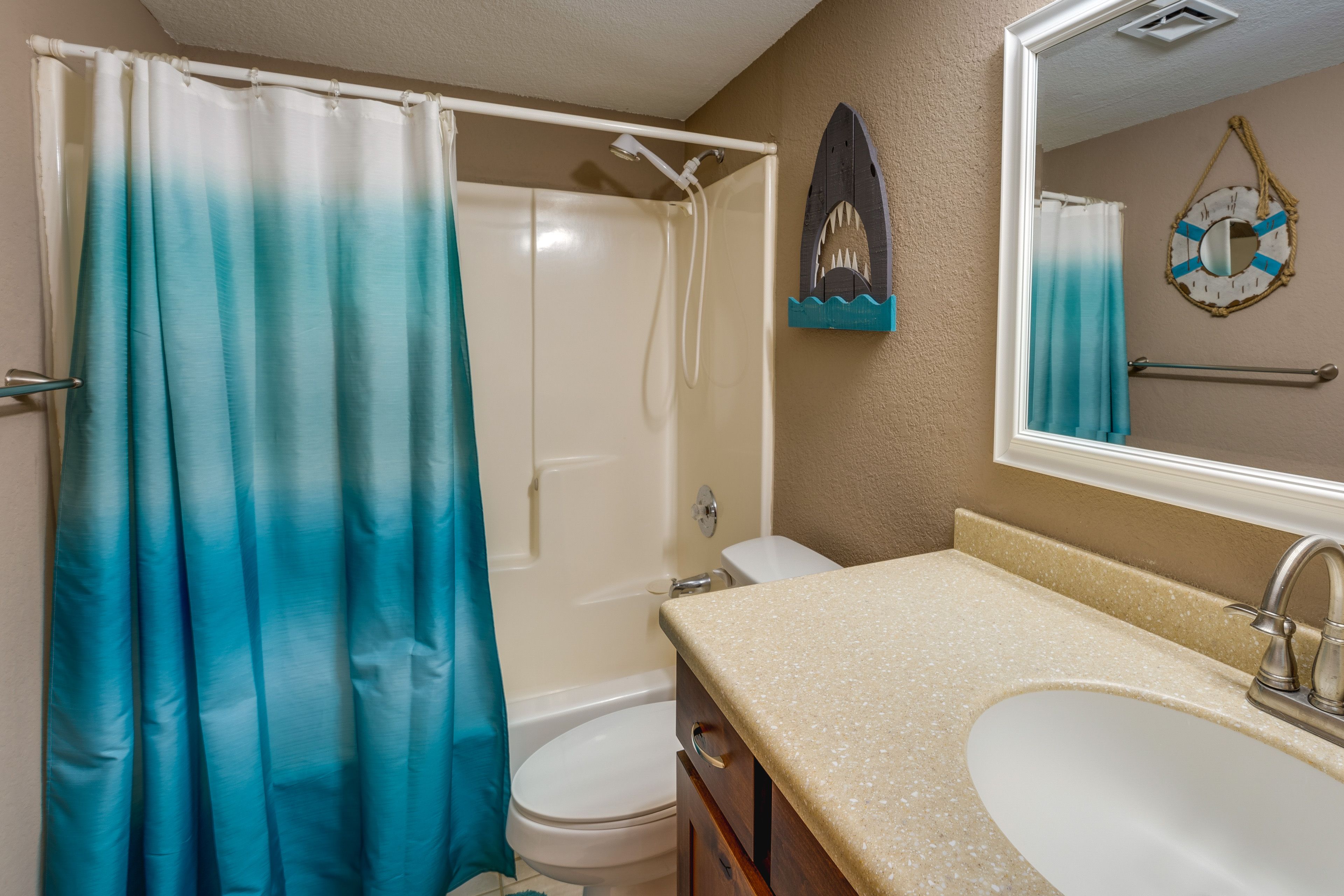 Full Bathroom | Towels & Linens Provided