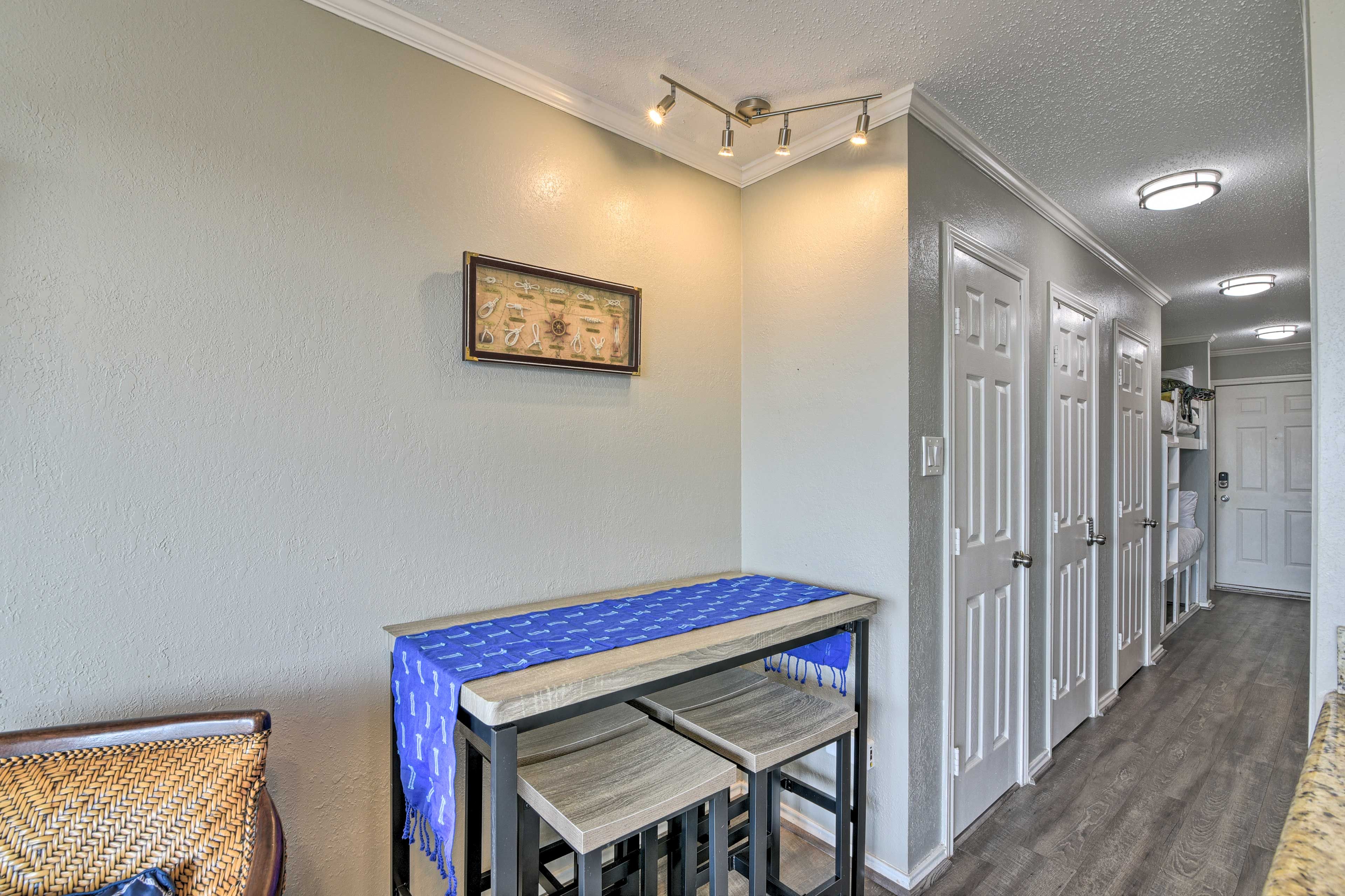 Dining Area | Dining Table | Dishware/Flatware