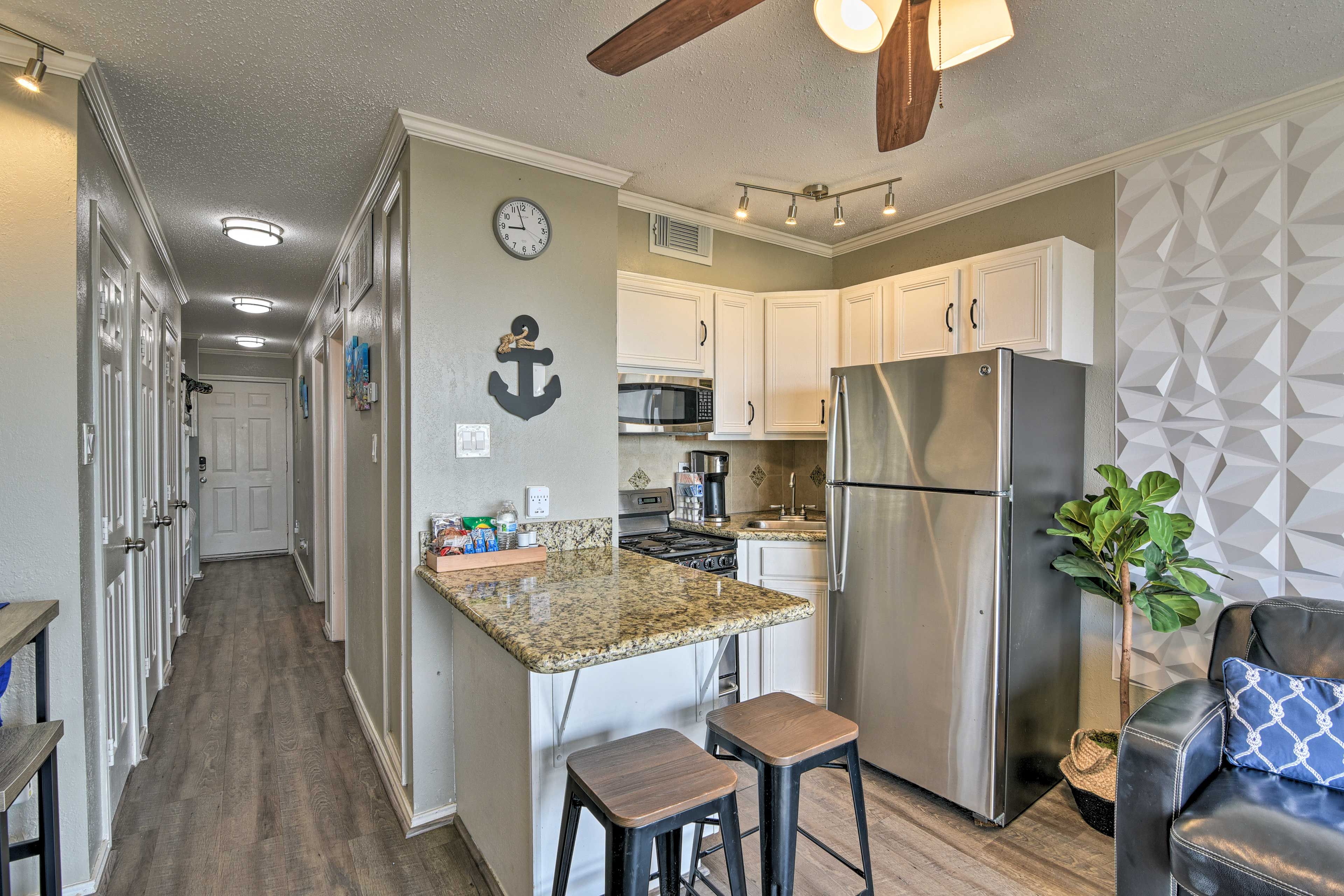 Kitchen | Fully Equipped w/ Cooking Basics