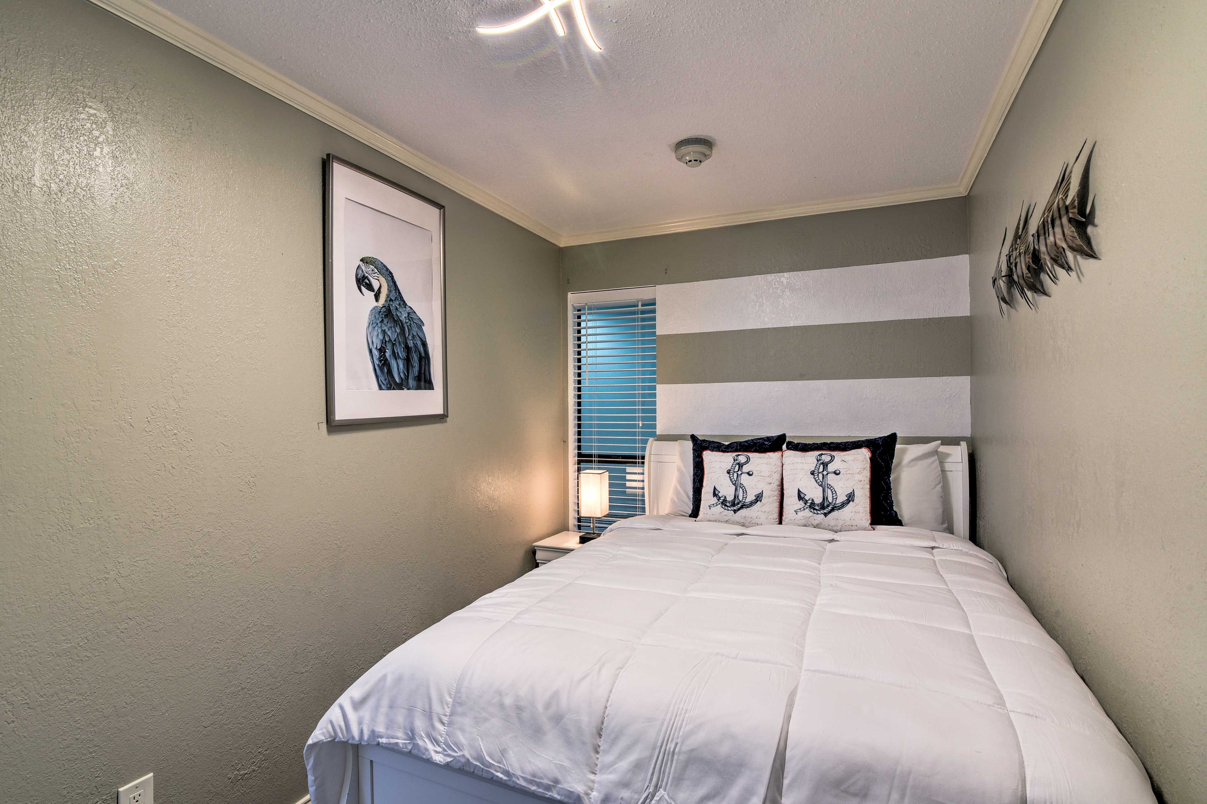 Bedroom | Queen Bed