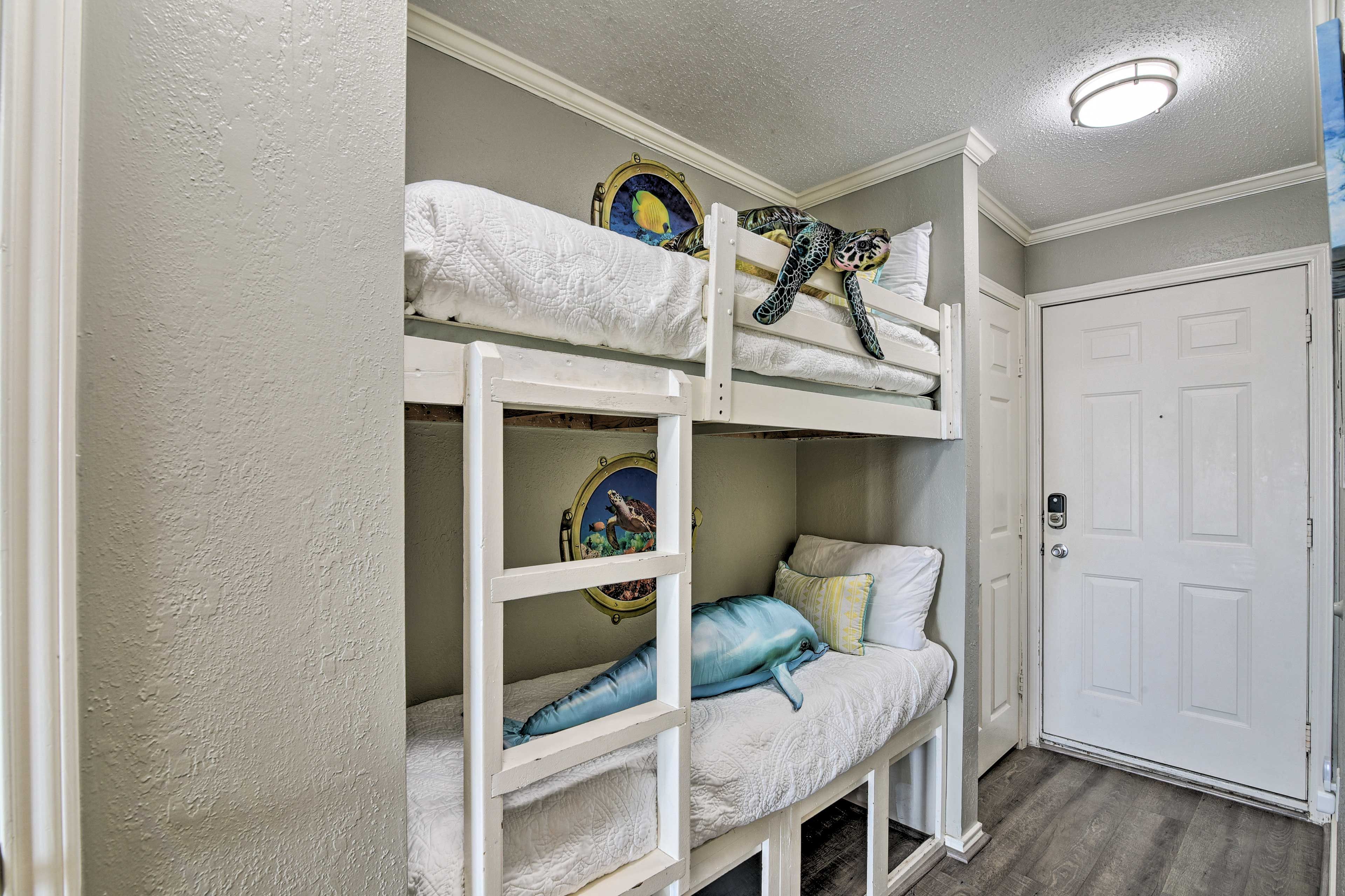 Bunk Nook | Twin Bunk Bed