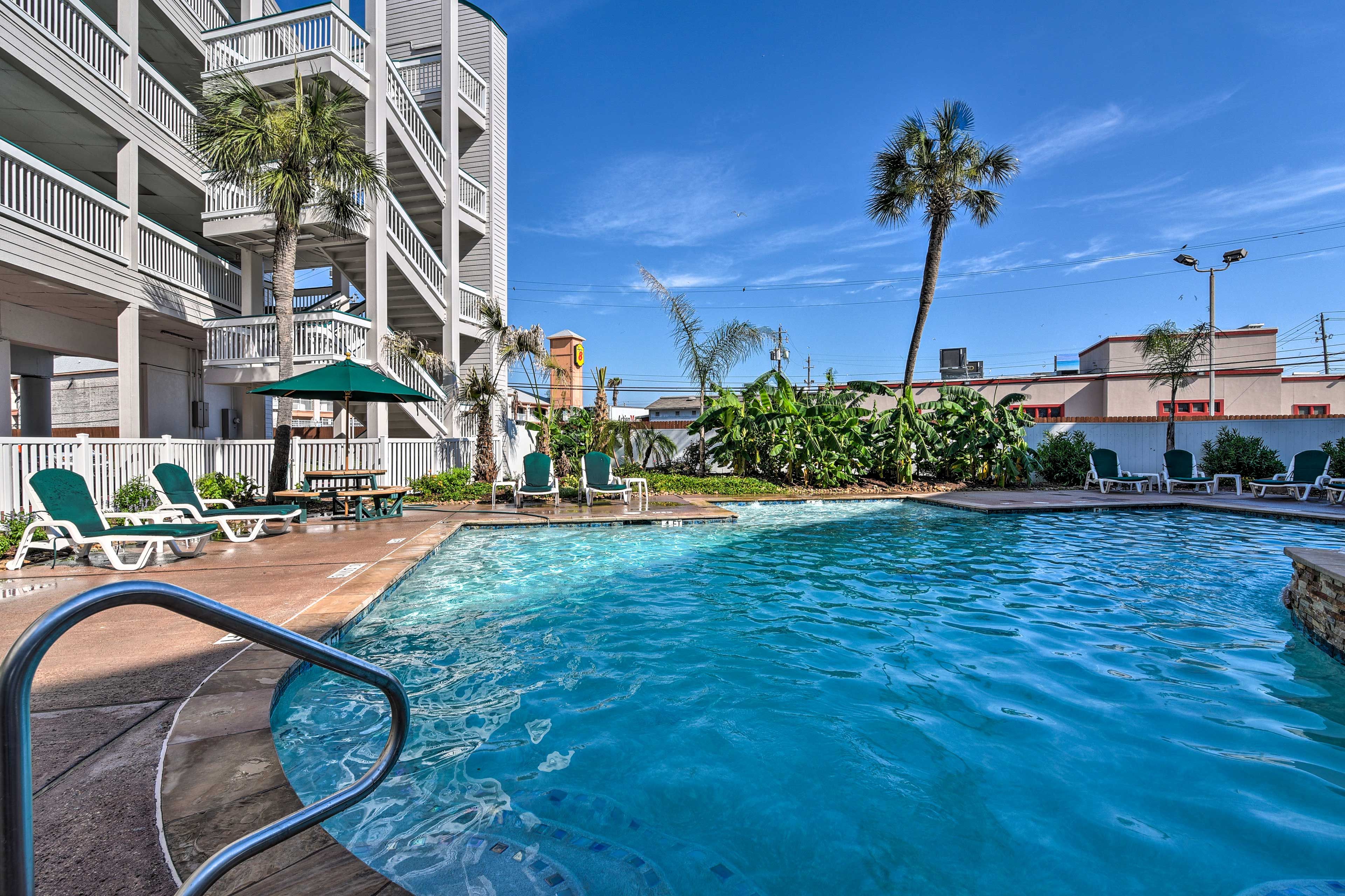 Exterior | Community Pool