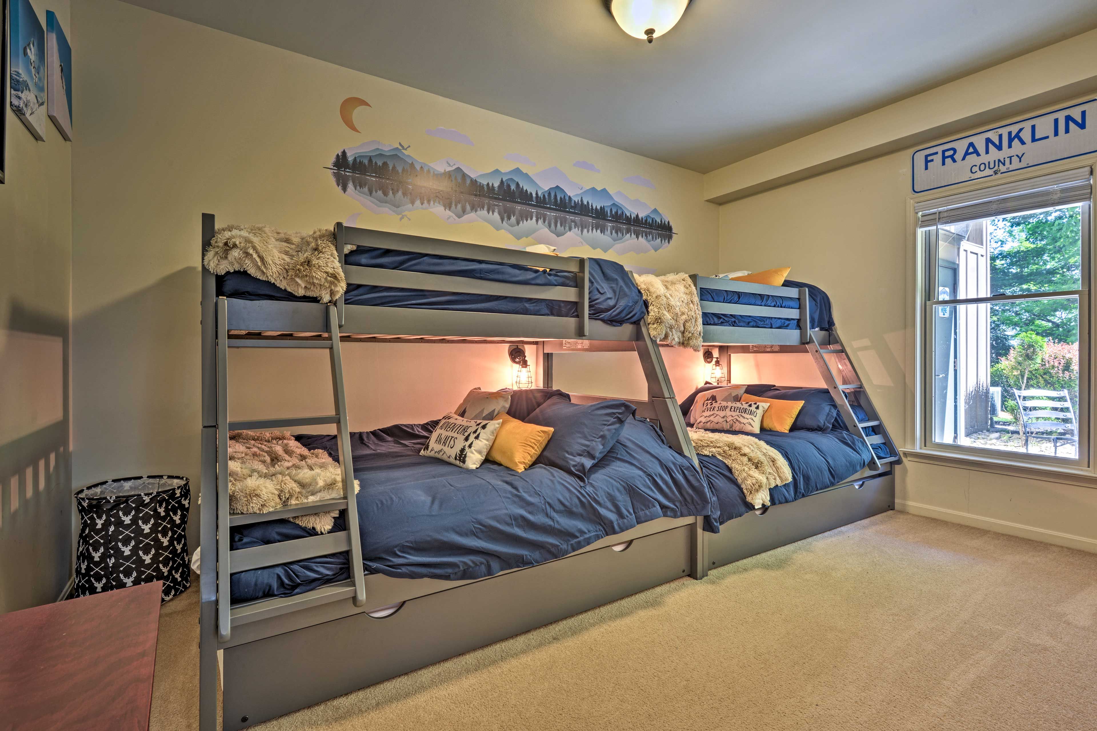 Bedroom 2 | 2 Twin/Full Bunk Beds w/ Twin Trundles