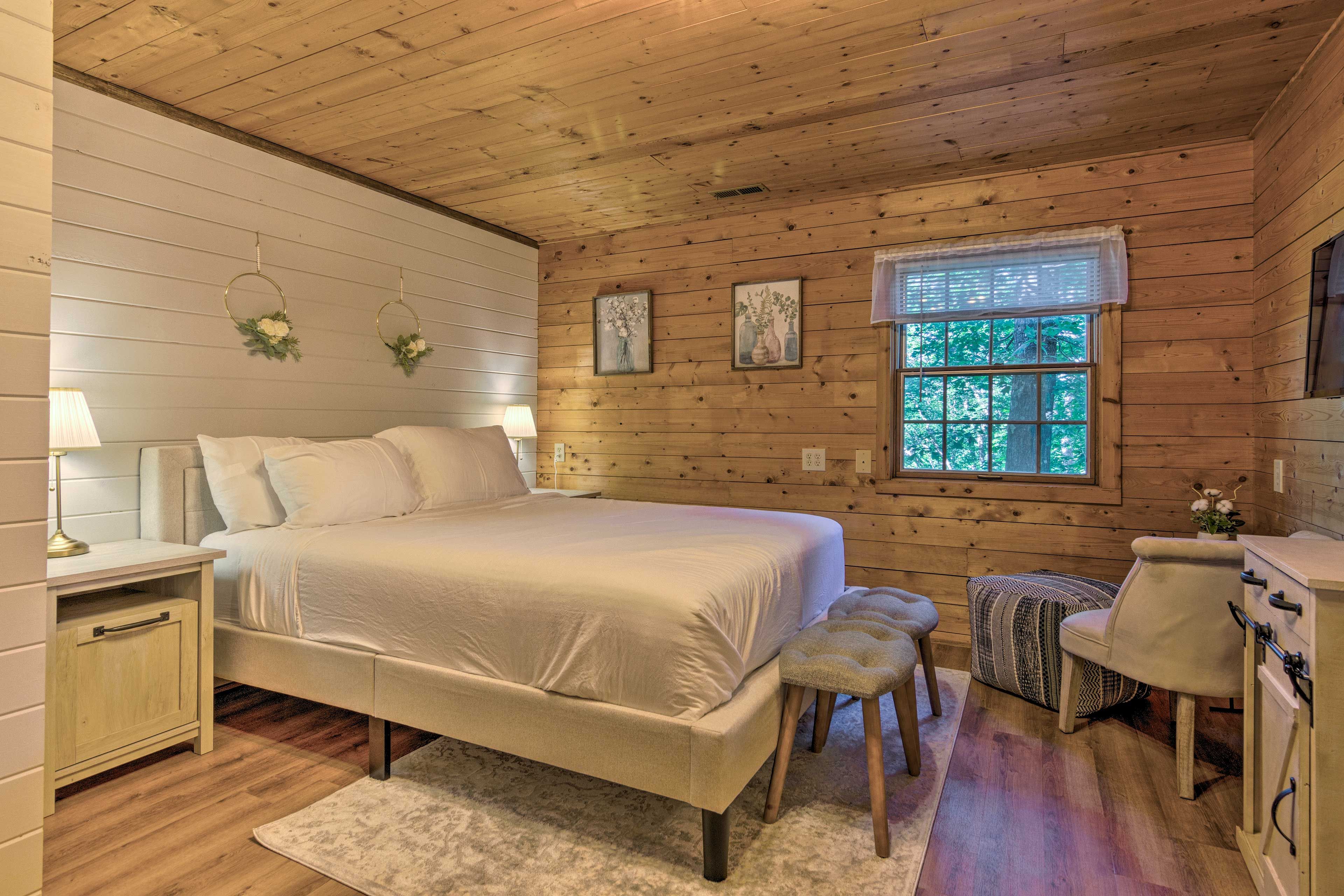 Bedroom 4 | Queen Bed